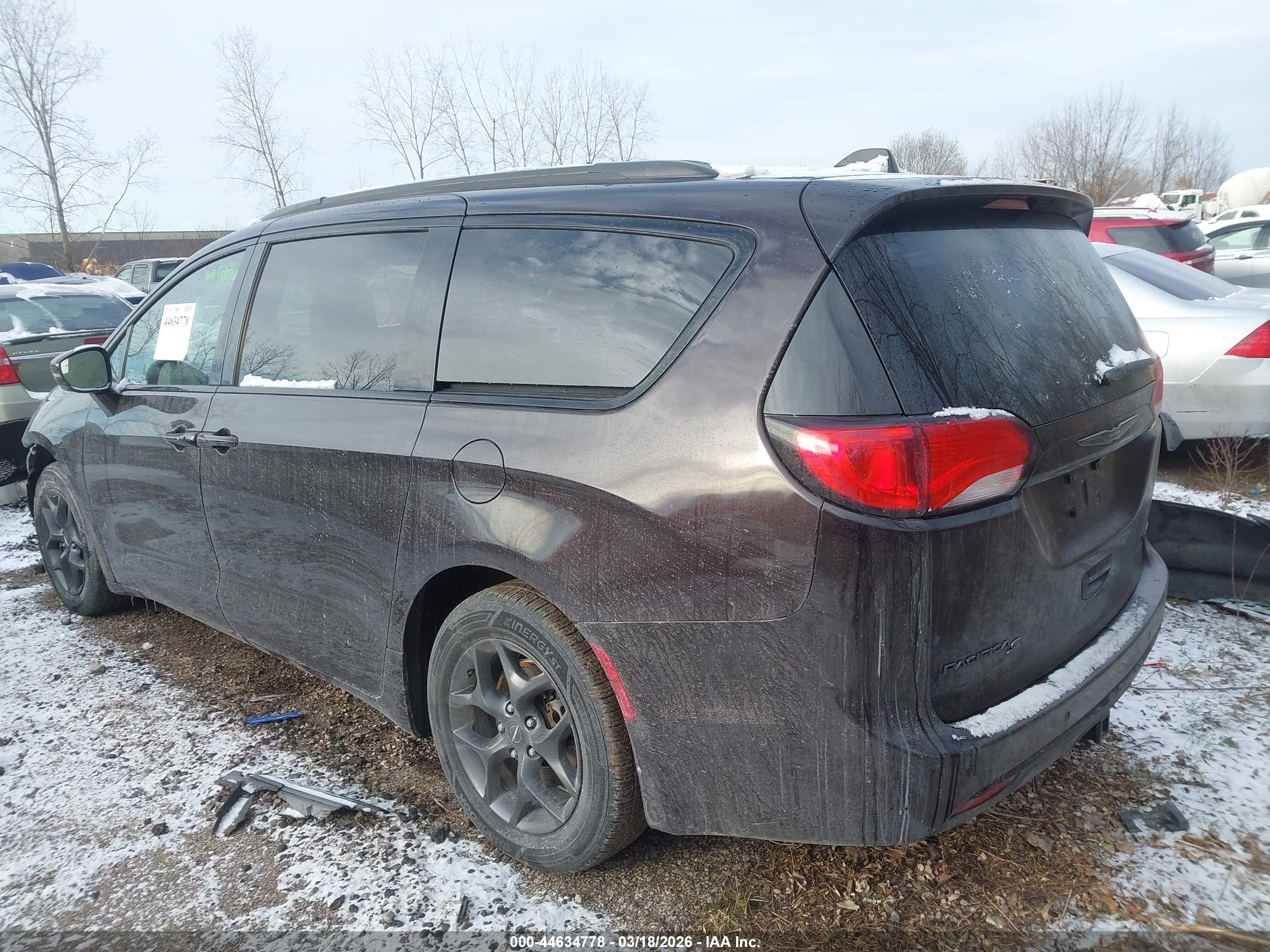 CHRYSLER PACIFICA image 3