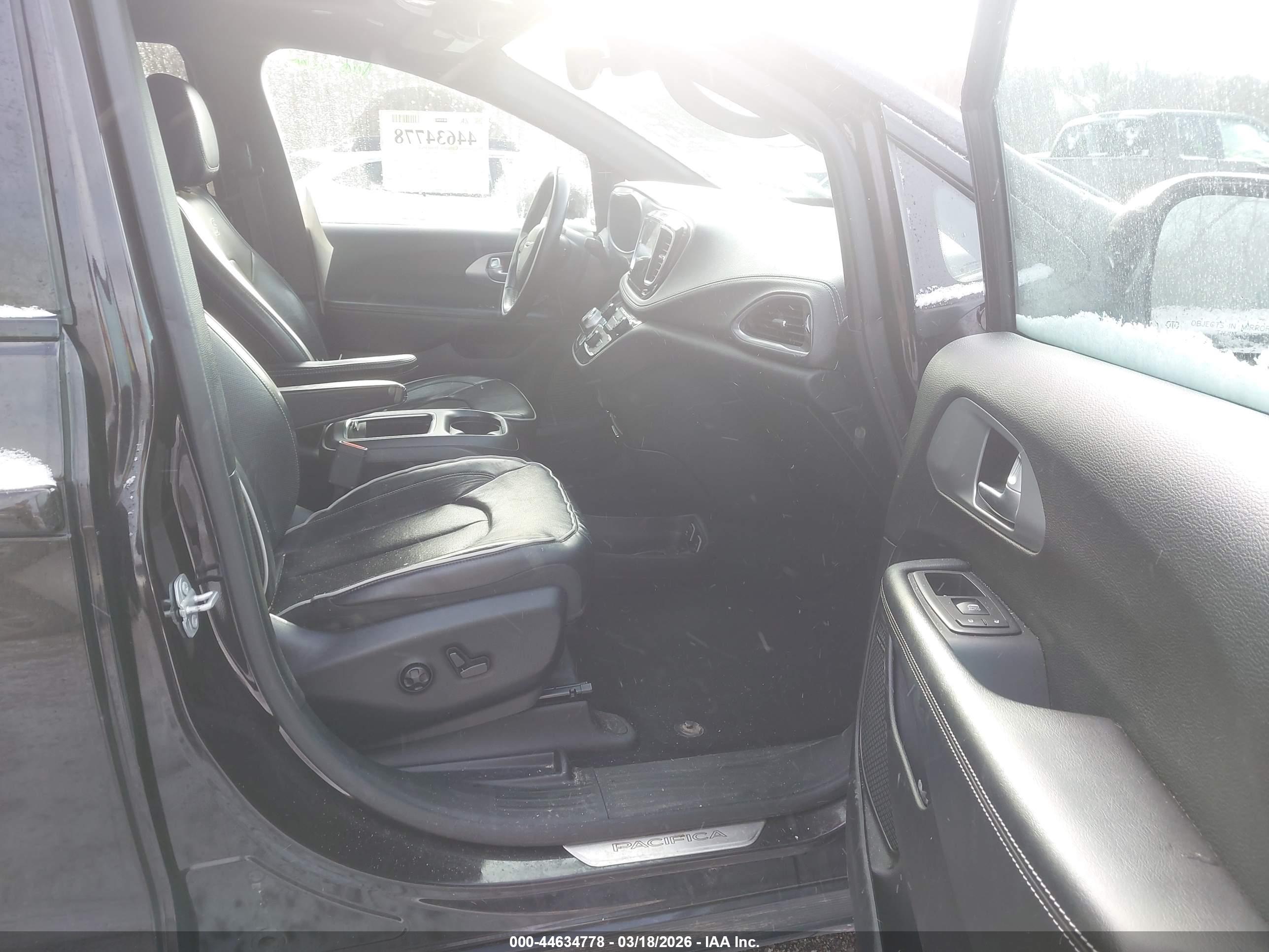 CHRYSLER PACIFICA image 5