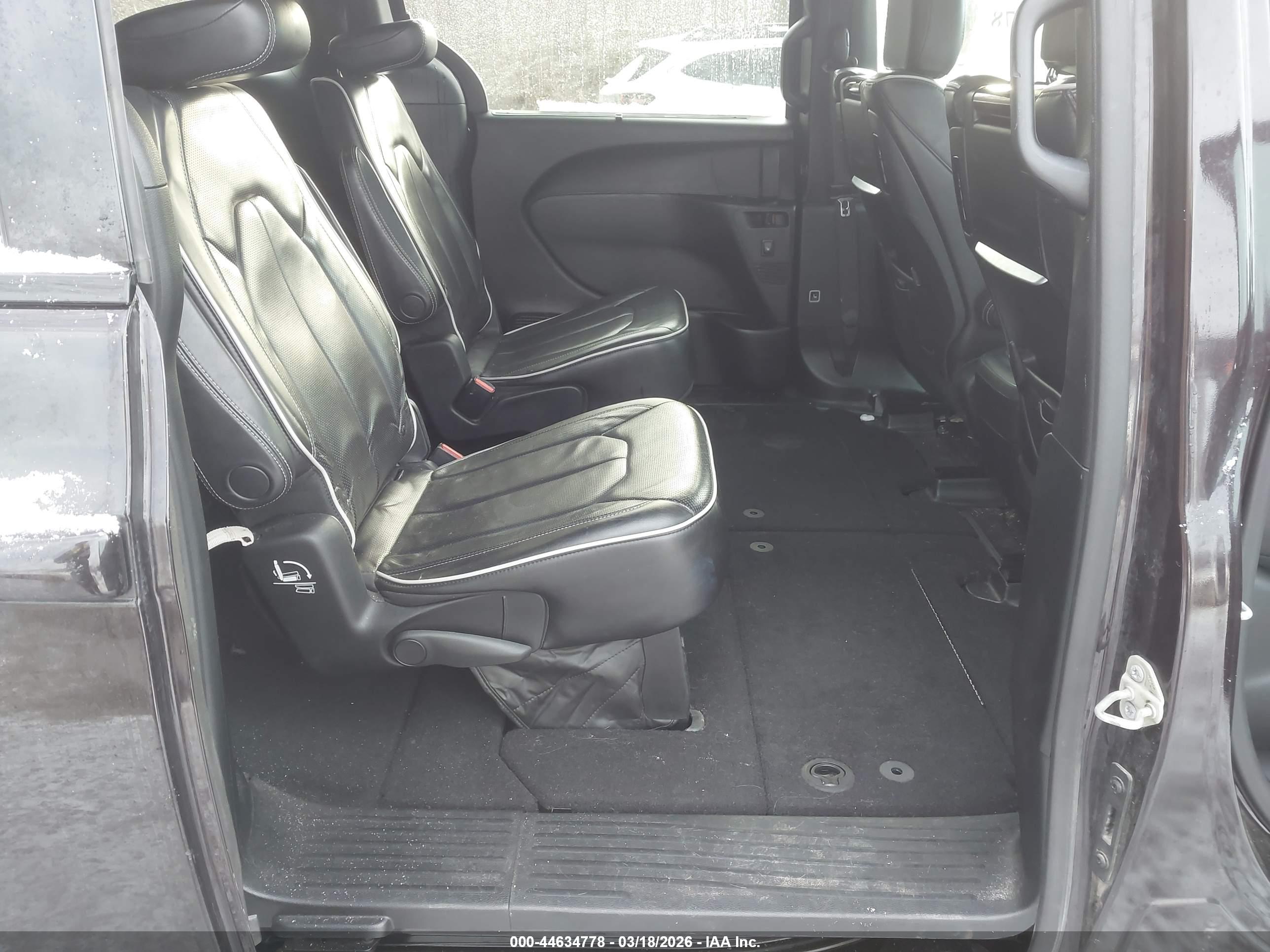CHRYSLER PACIFICA image 8