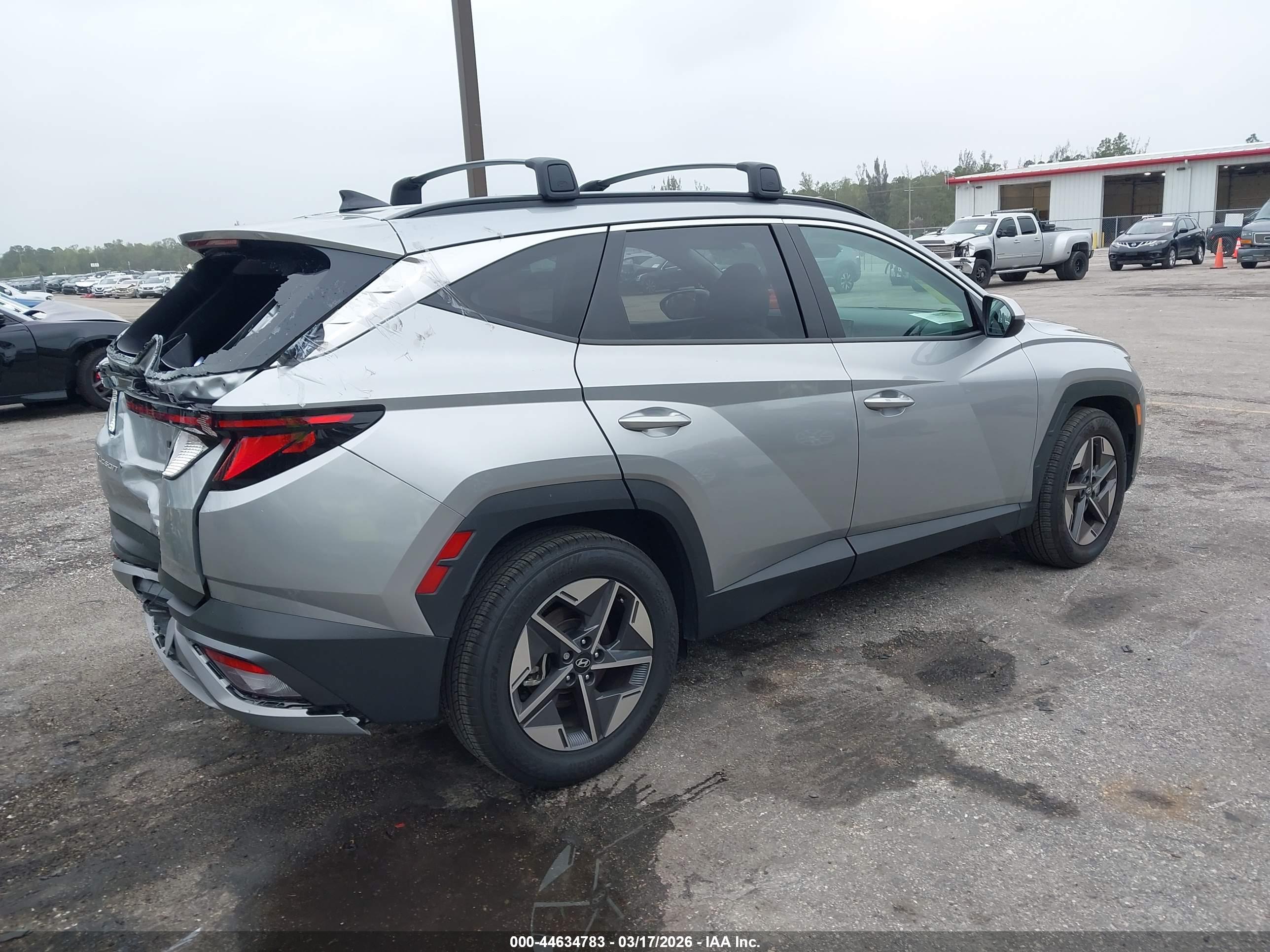 HYUNDAI TUCSON image 4