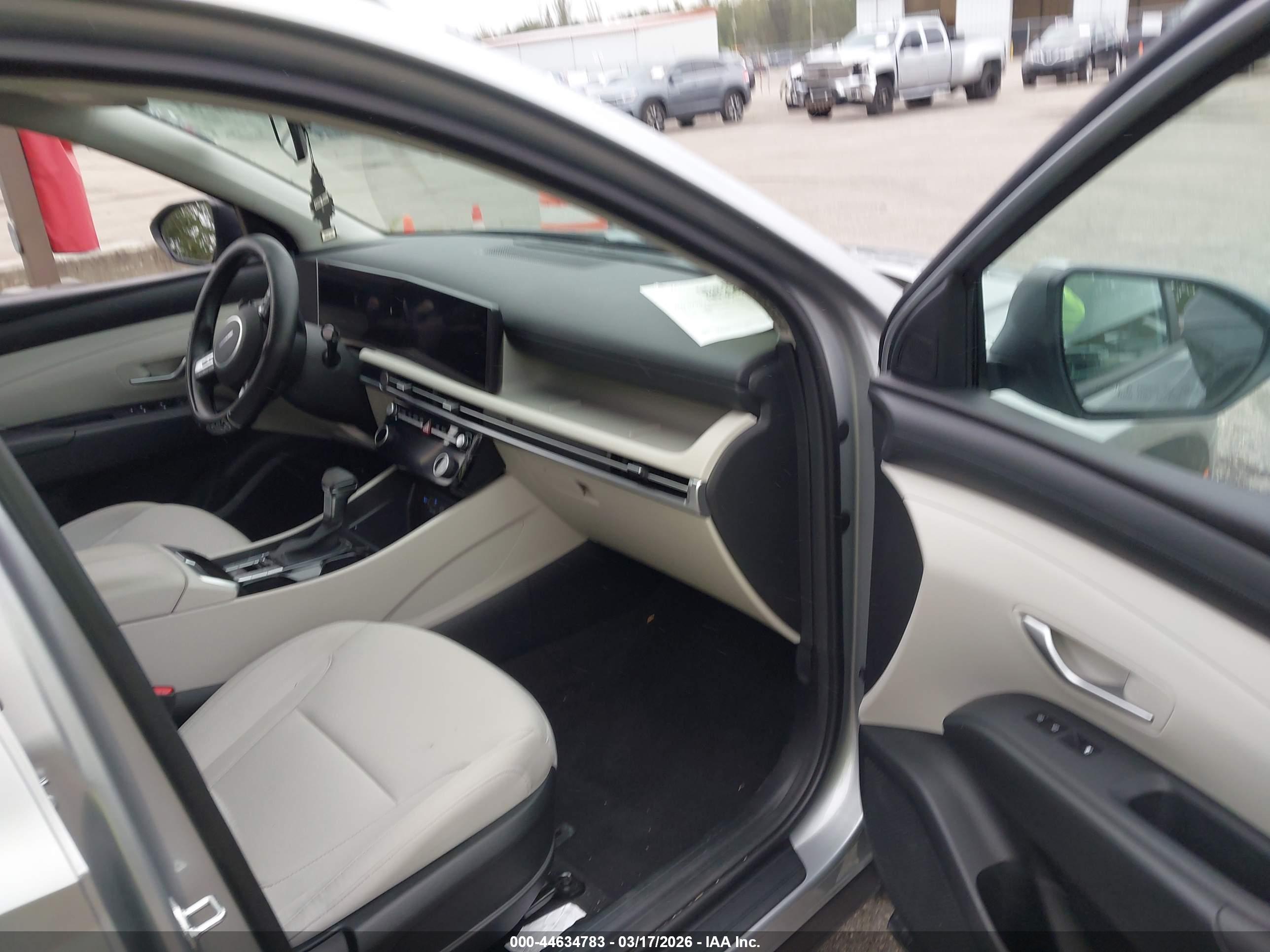 HYUNDAI TUCSON image 5