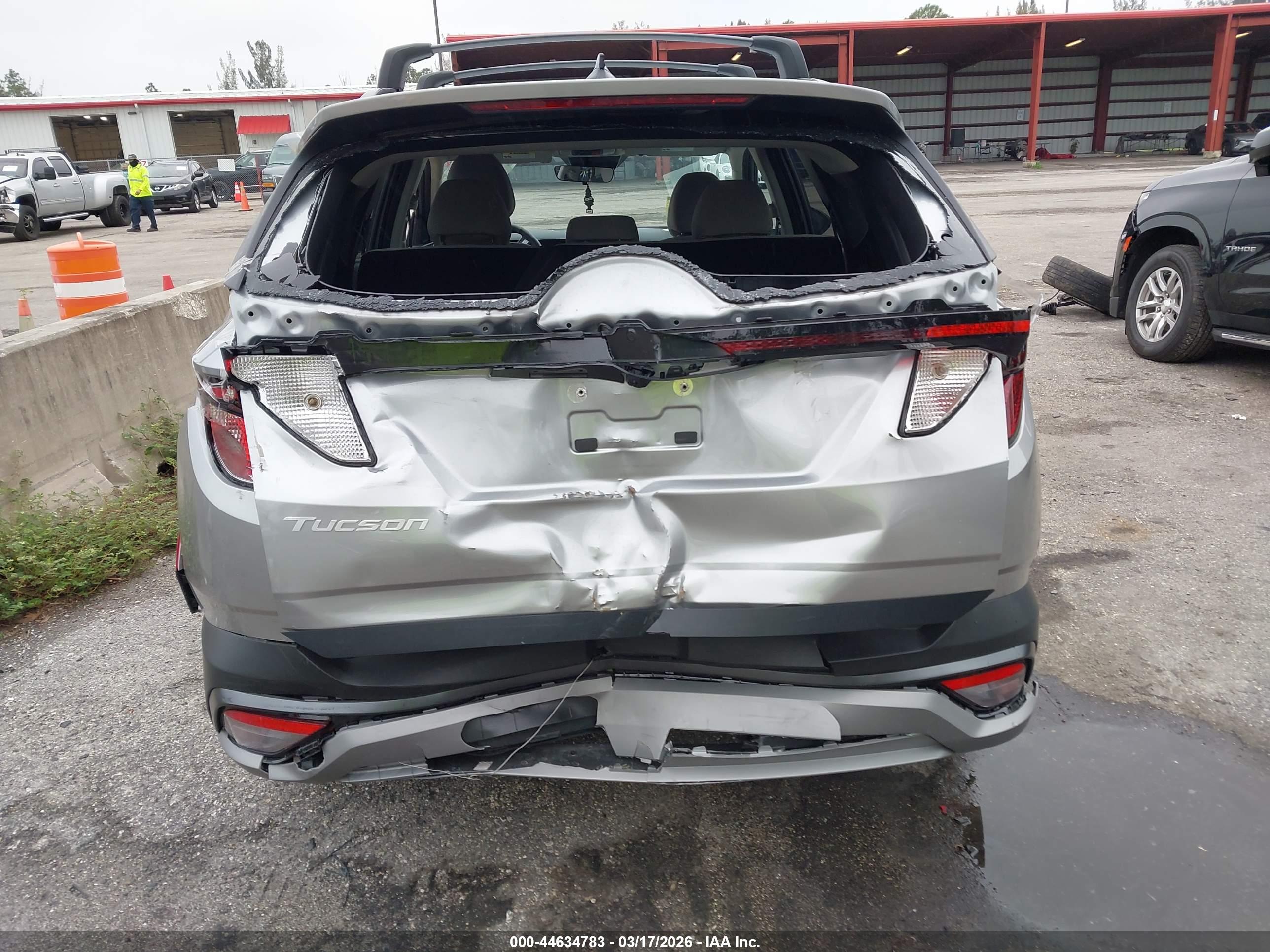 HYUNDAI TUCSON image 6