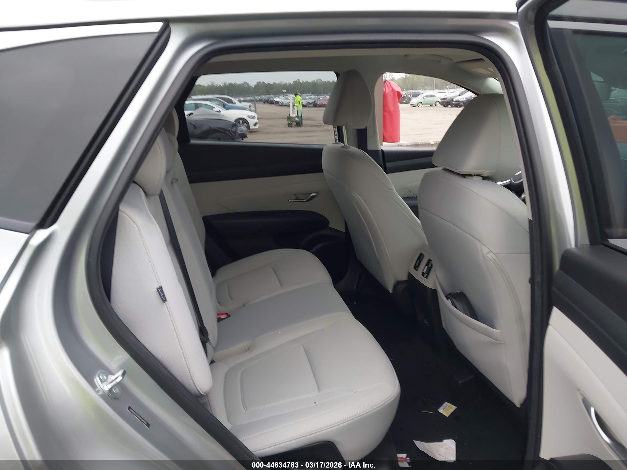 HYUNDAI TUCSON image 8