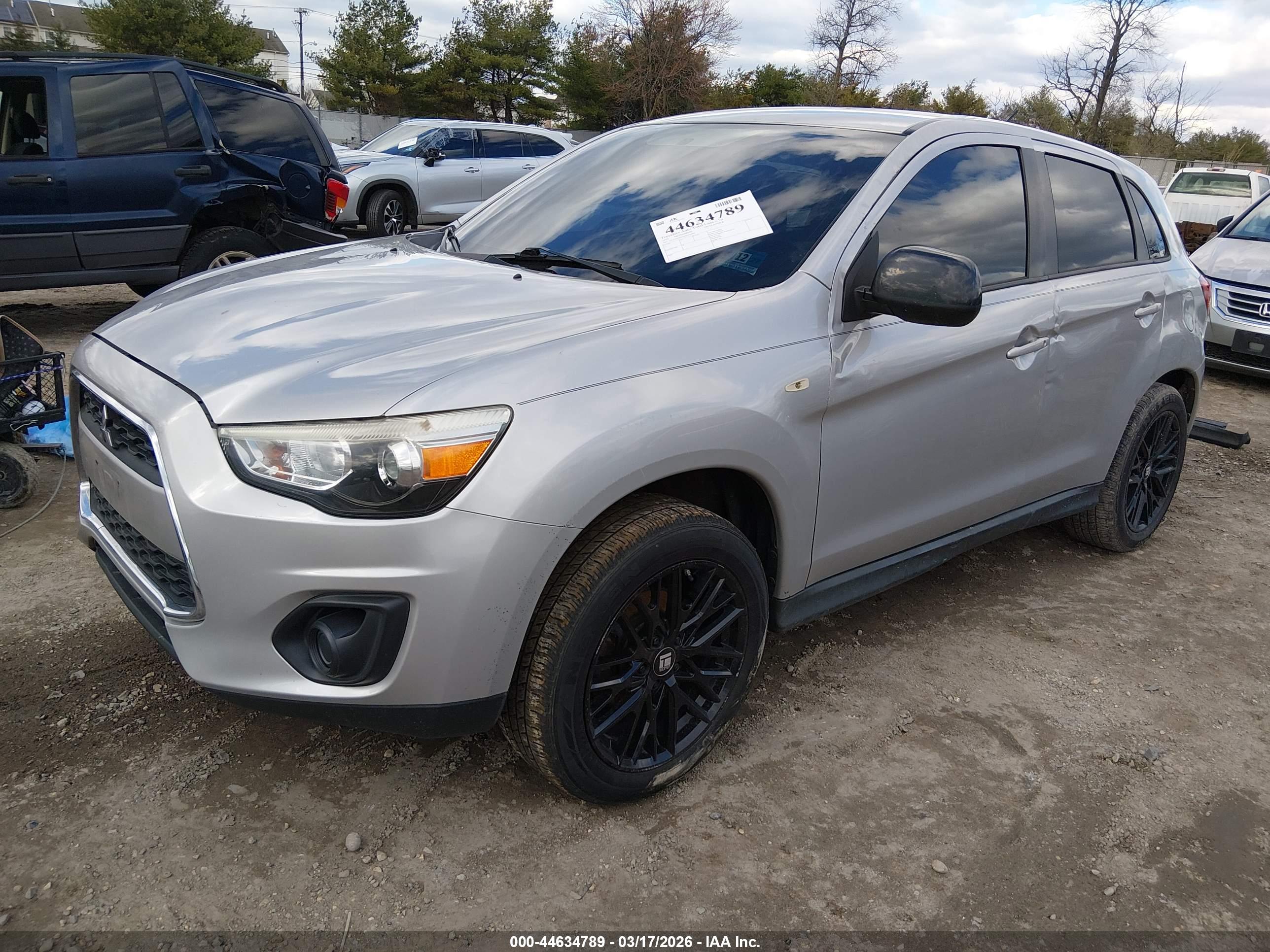 MITSUBISHI OUTLANDER image 2