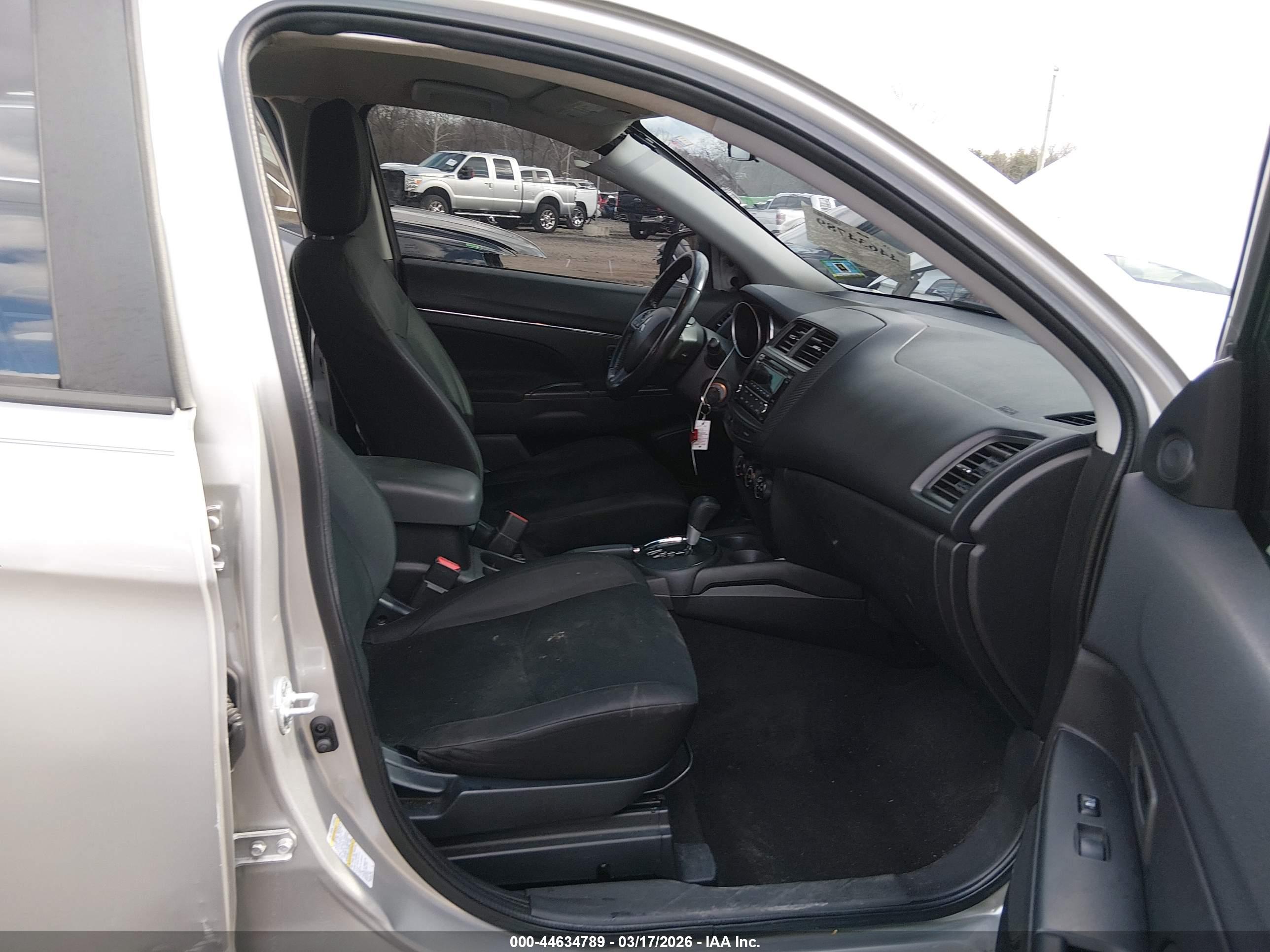 MITSUBISHI OUTLANDER image 5