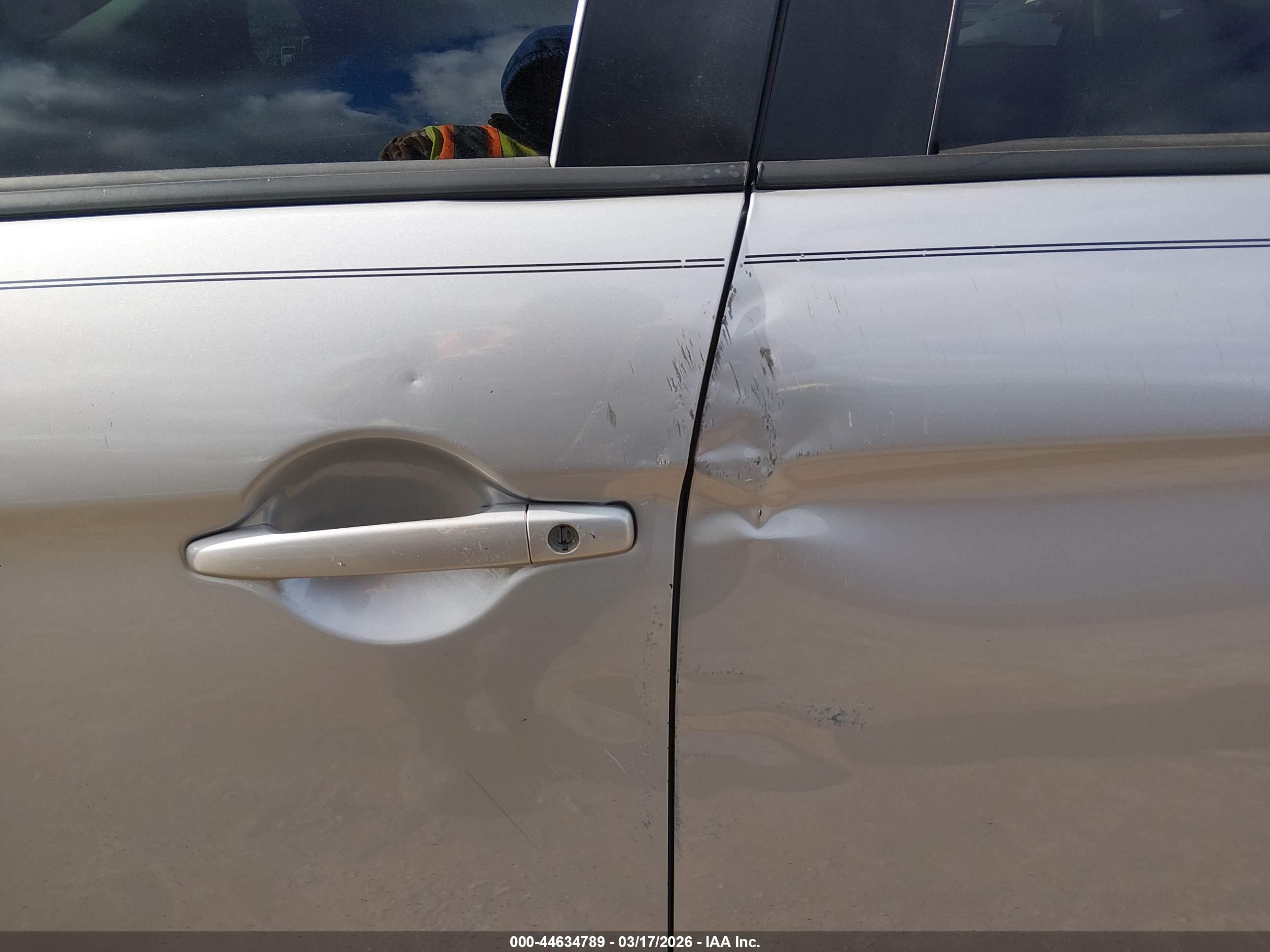 MITSUBISHI OUTLANDER image 6