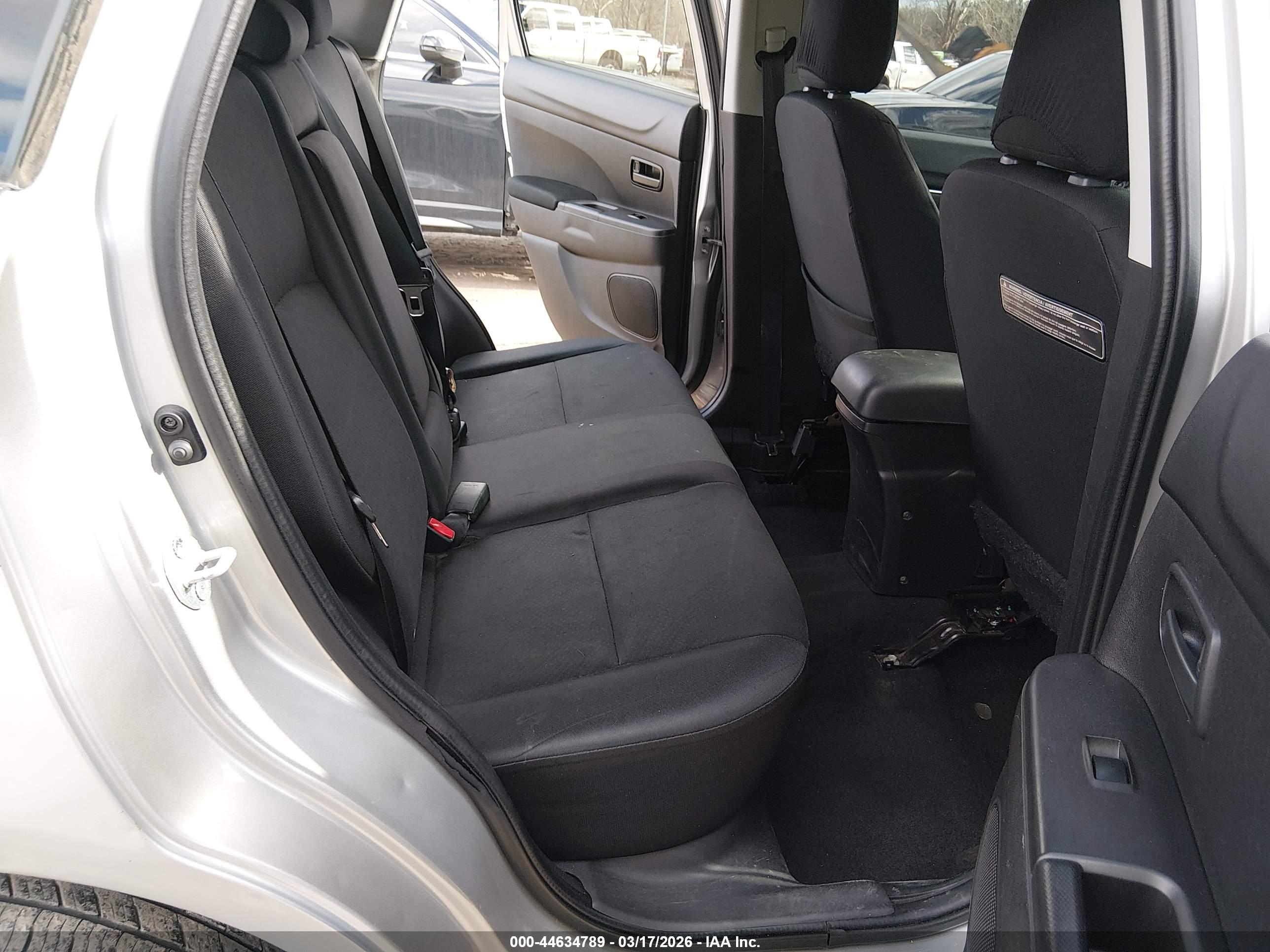 MITSUBISHI OUTLANDER image 8