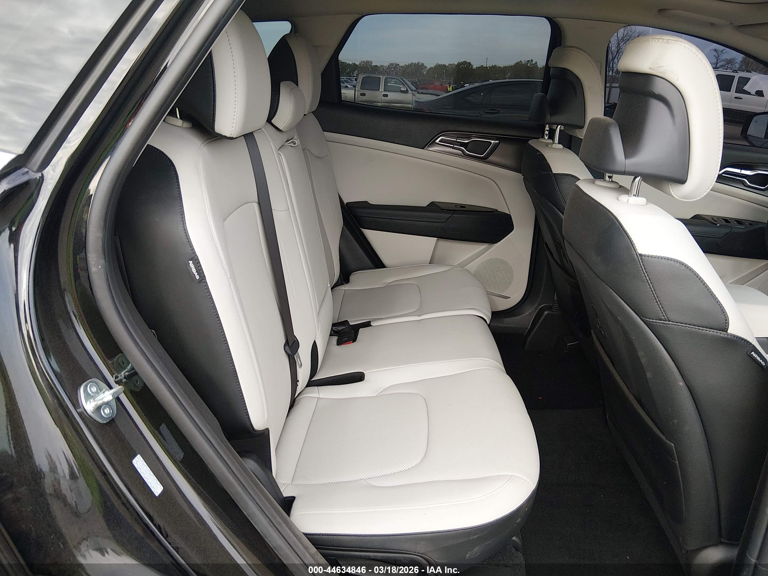 KIA SPORTAGE image 8