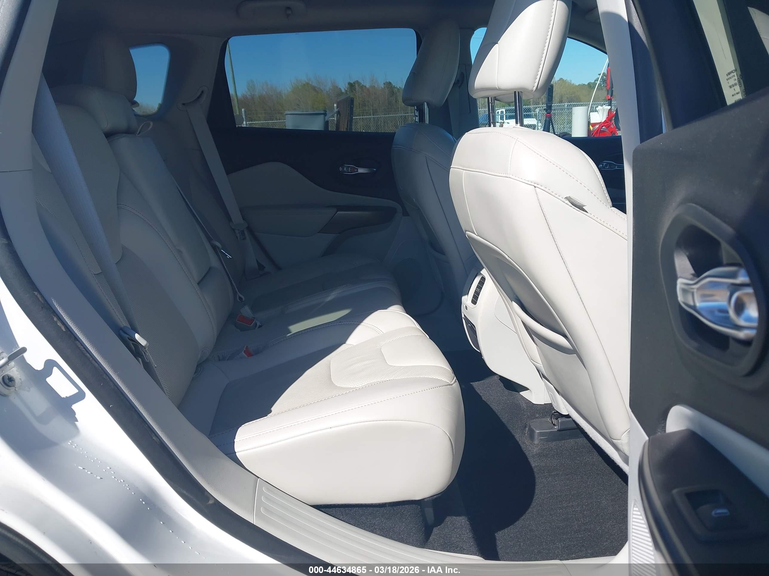 JEEP CHEROKEE image 8