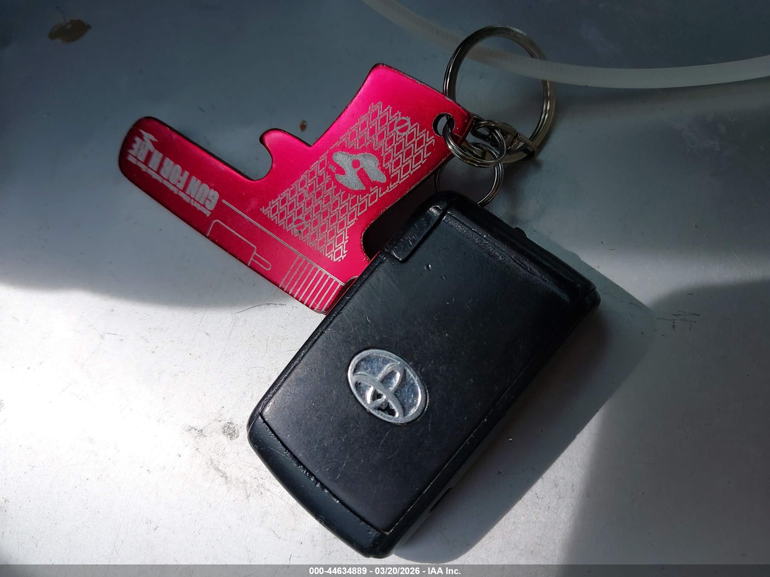 TOYOTA PRIUS image 11