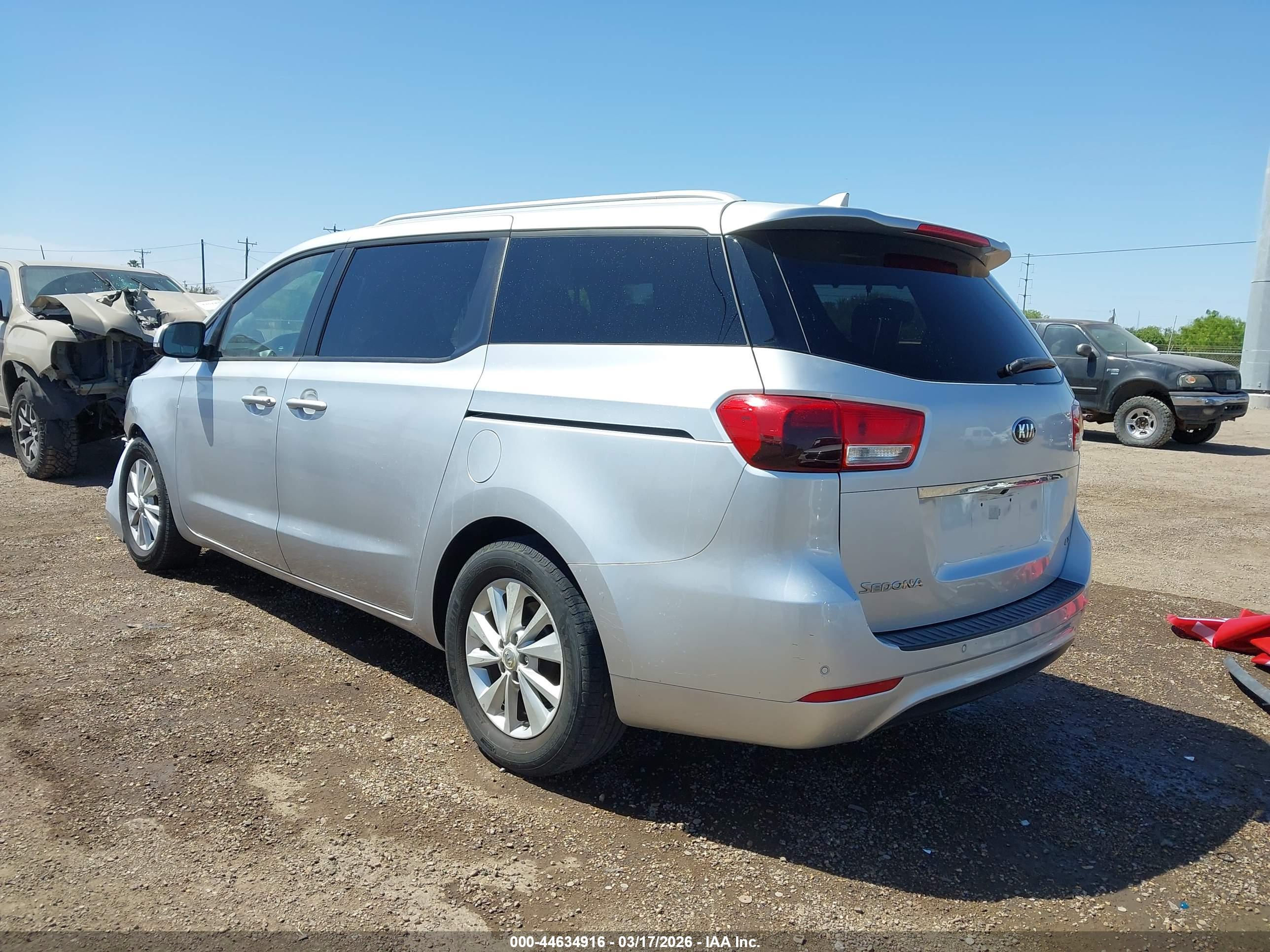 KIA SEDONA image 3