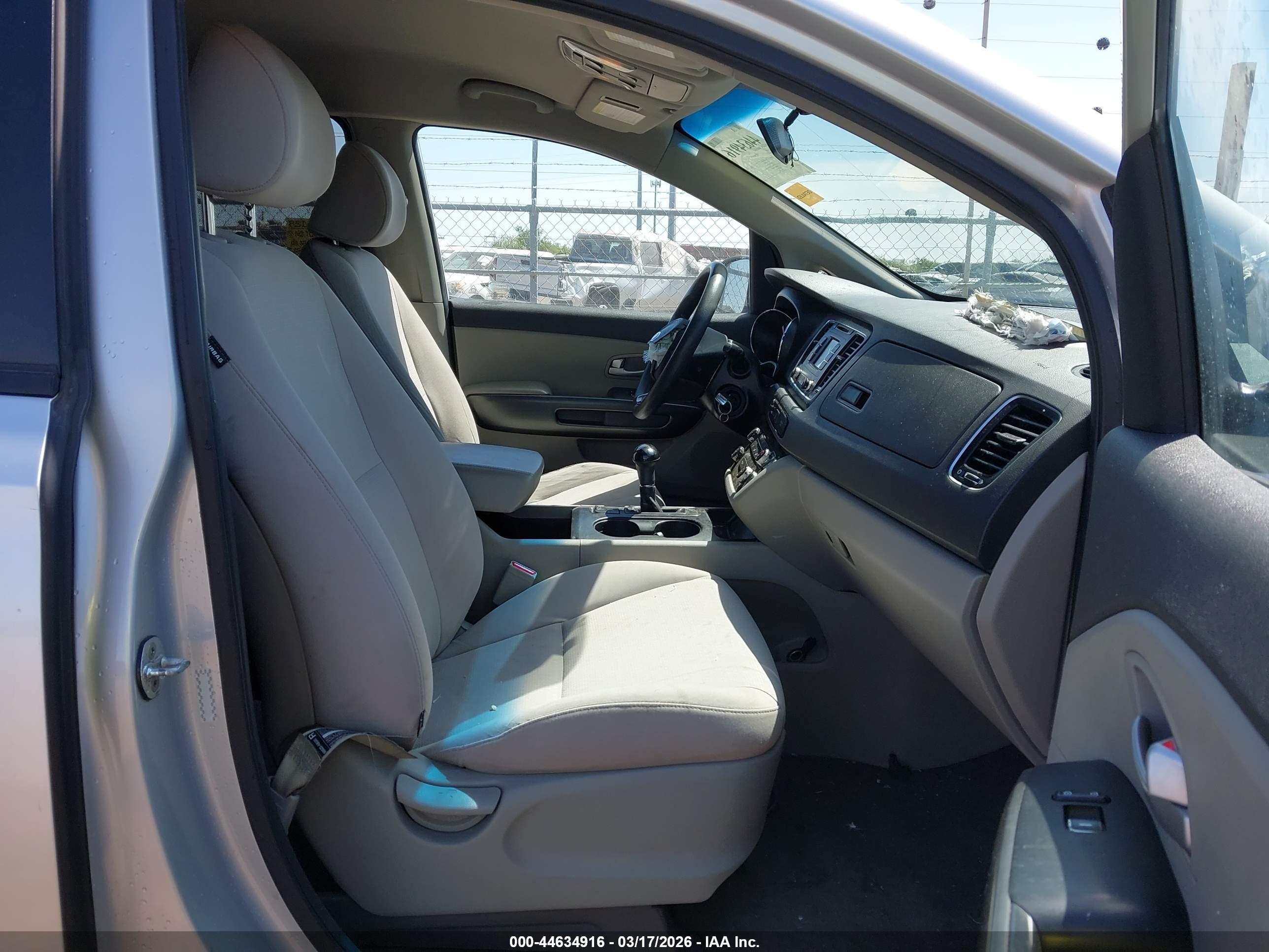 KIA SEDONA image 5