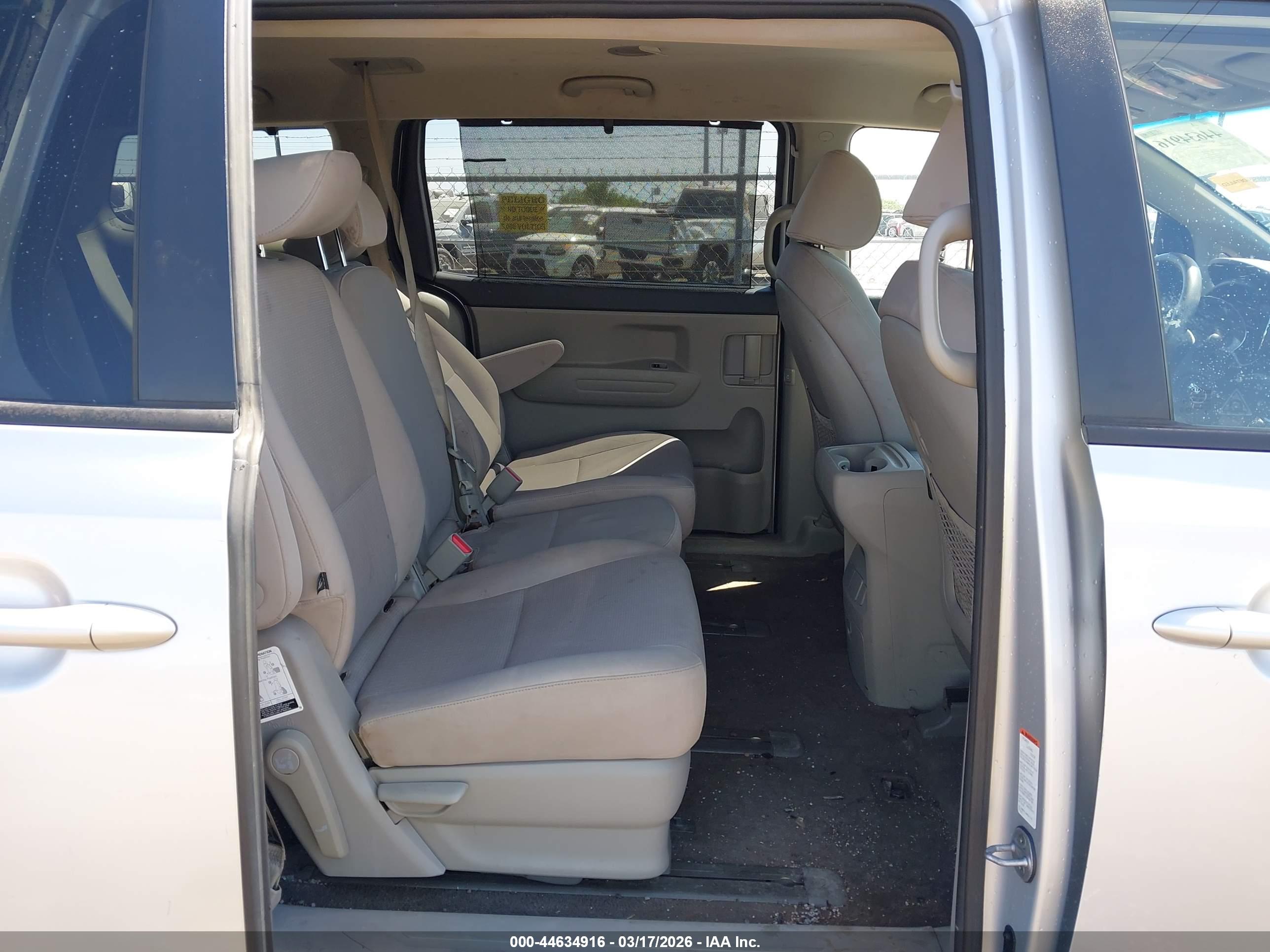 KIA SEDONA image 8