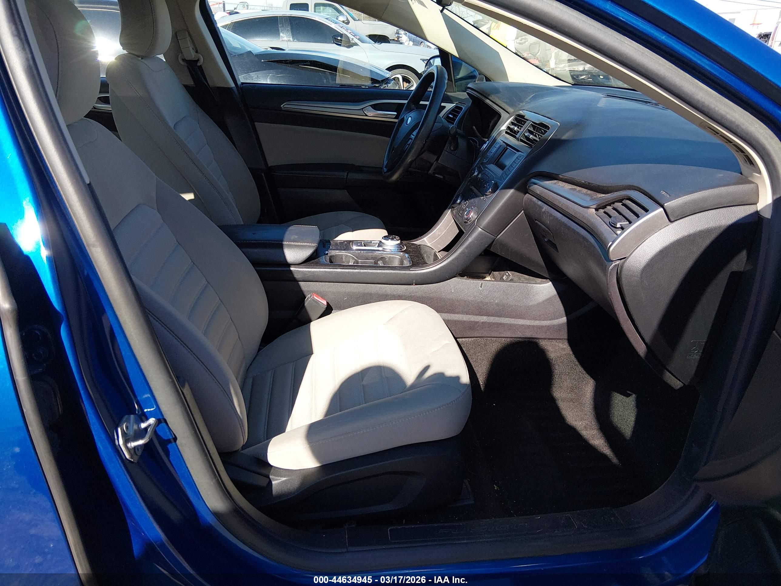 FORD FUSION image 5