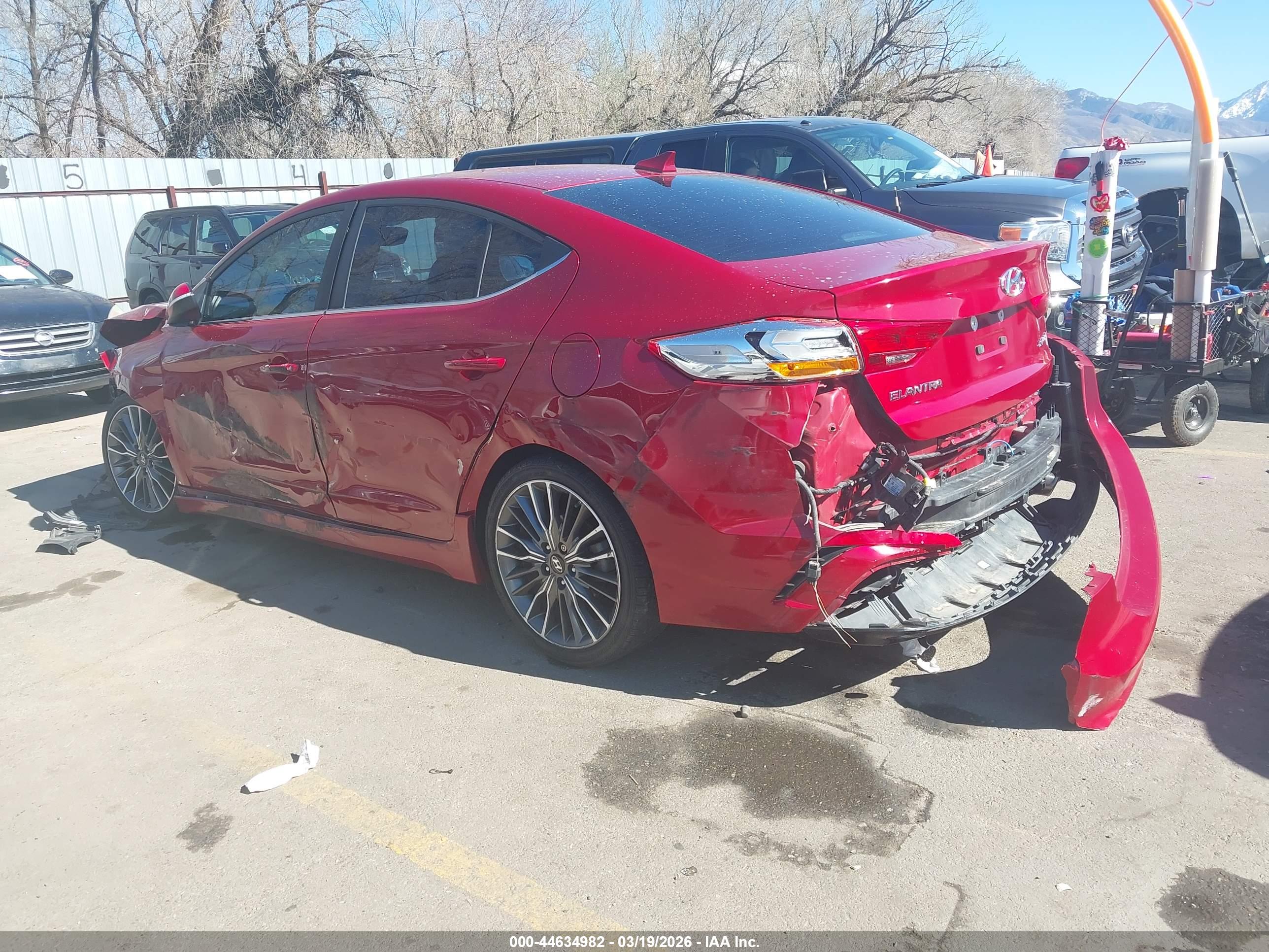 HYUNDAI ELANTRA image 3
