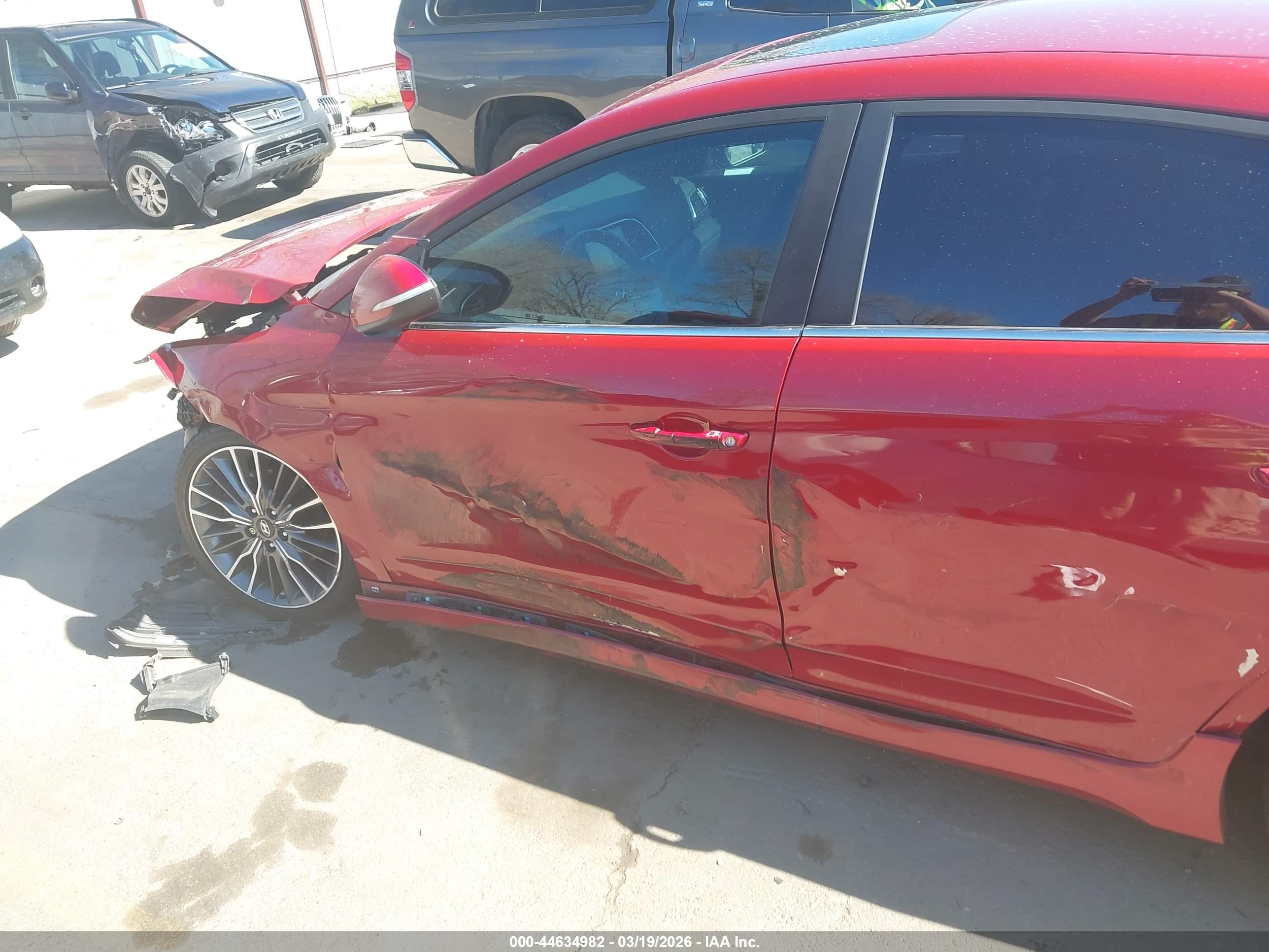 HYUNDAI ELANTRA image 6