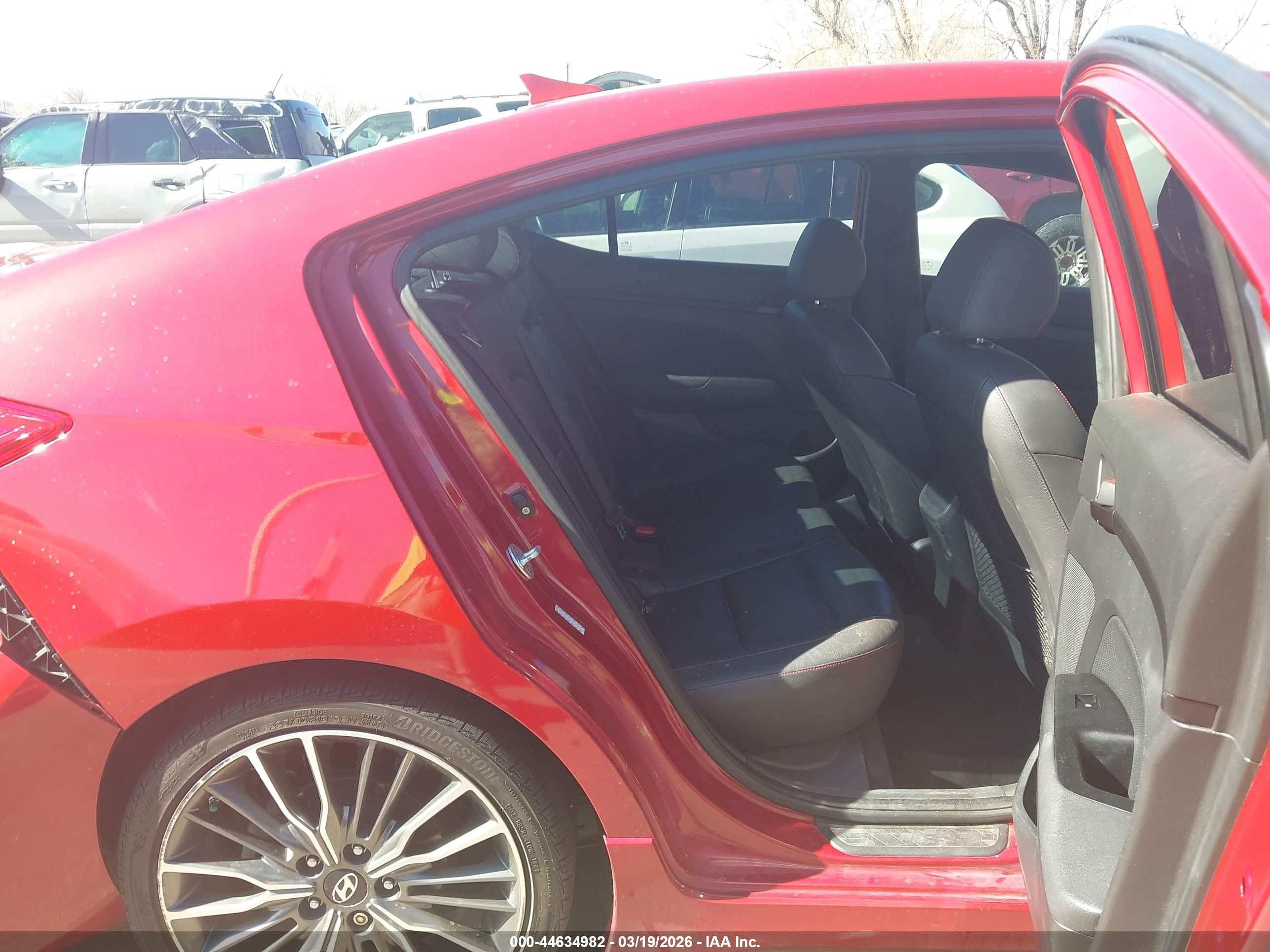 HYUNDAI ELANTRA image 8
