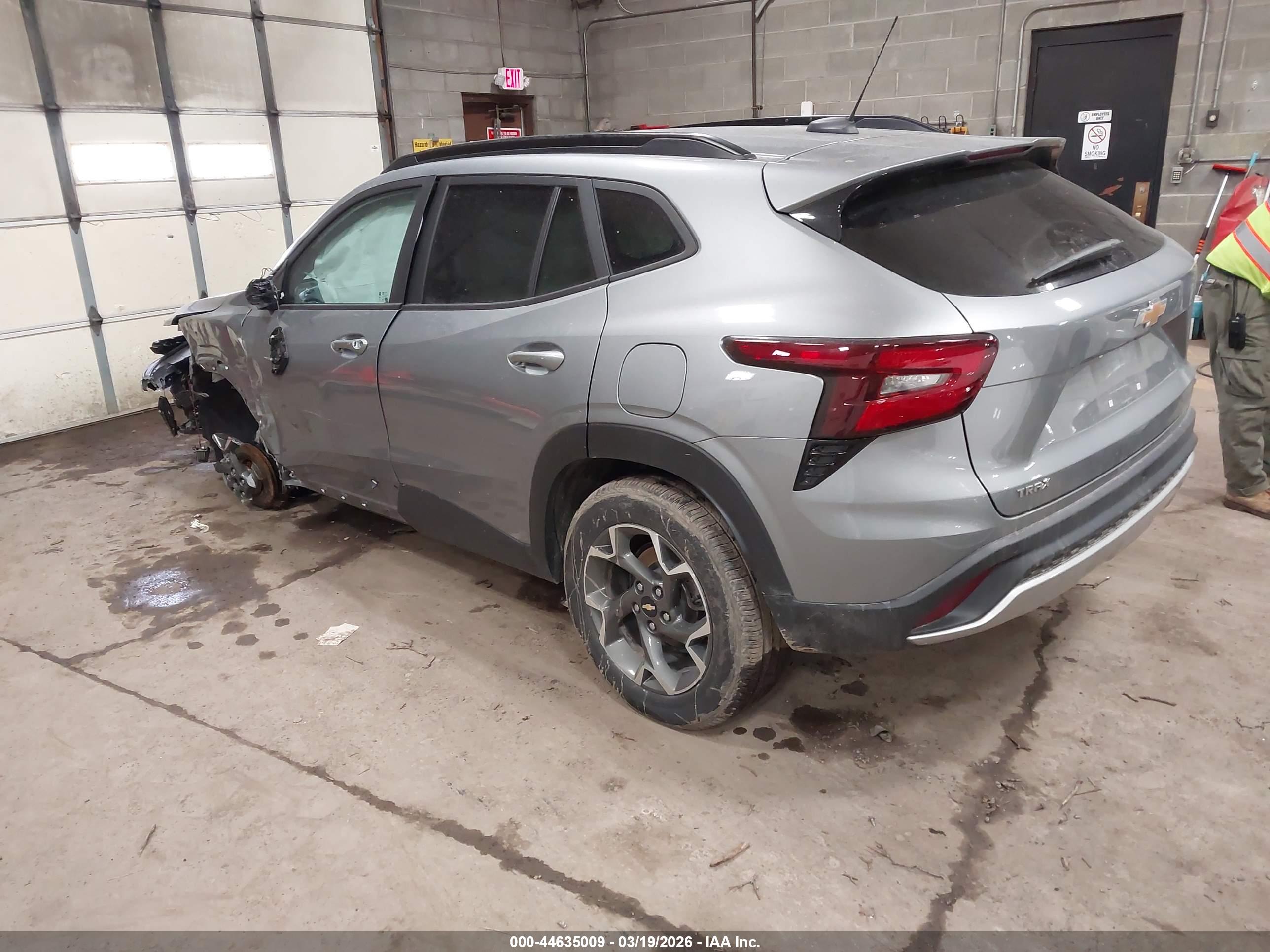 CHEVROLET TRAX image 3