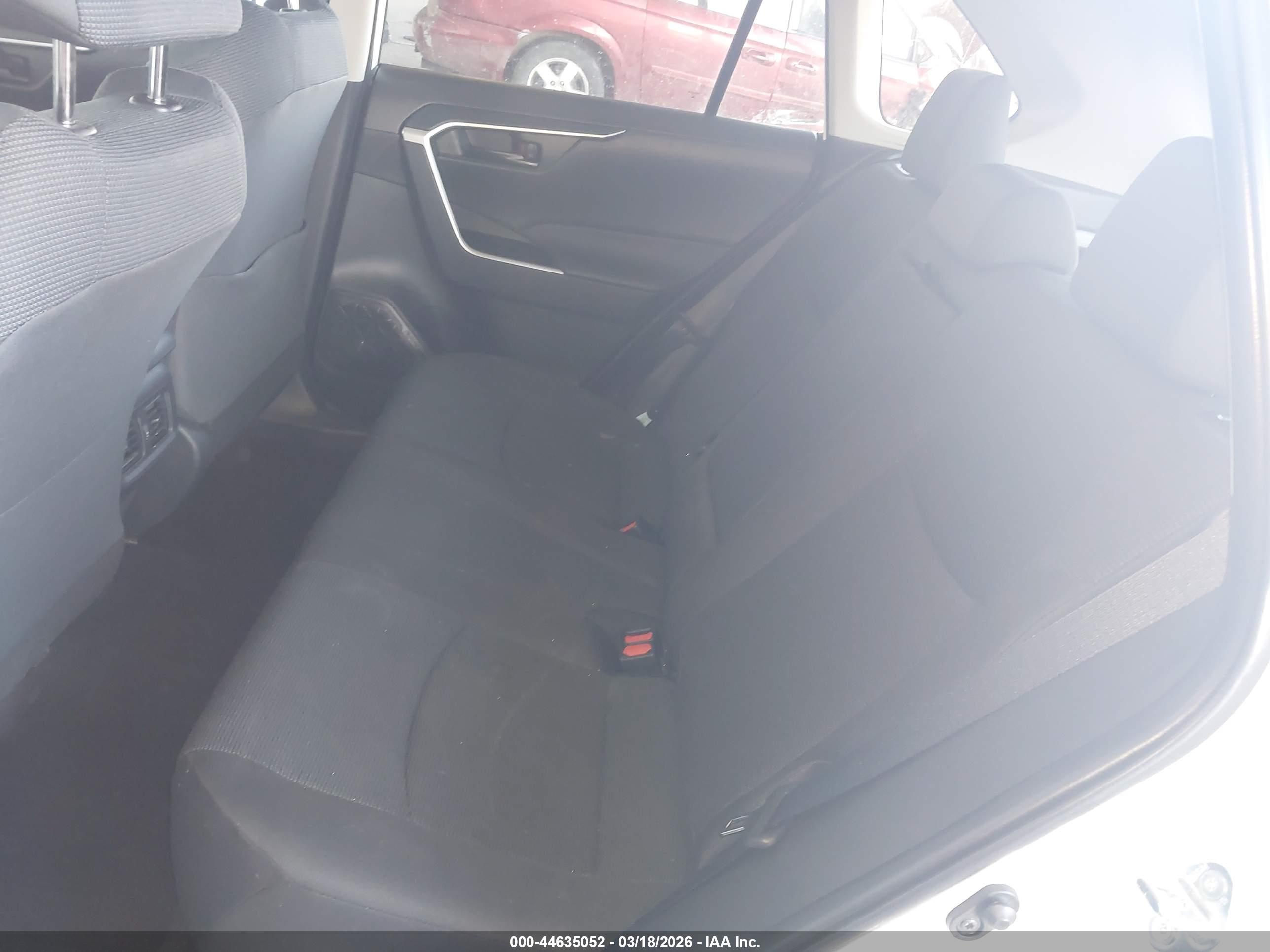 TOYOTA RAV4 image 8