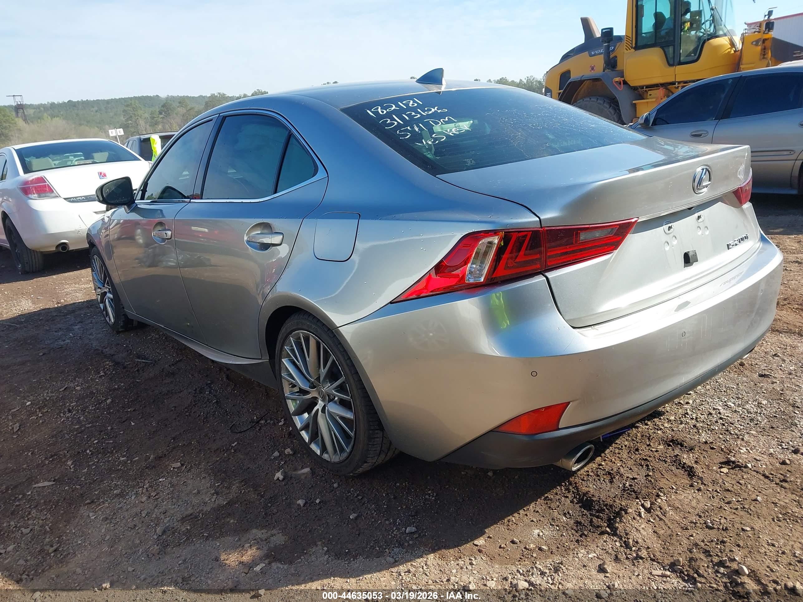 LEXUS IS image 3
