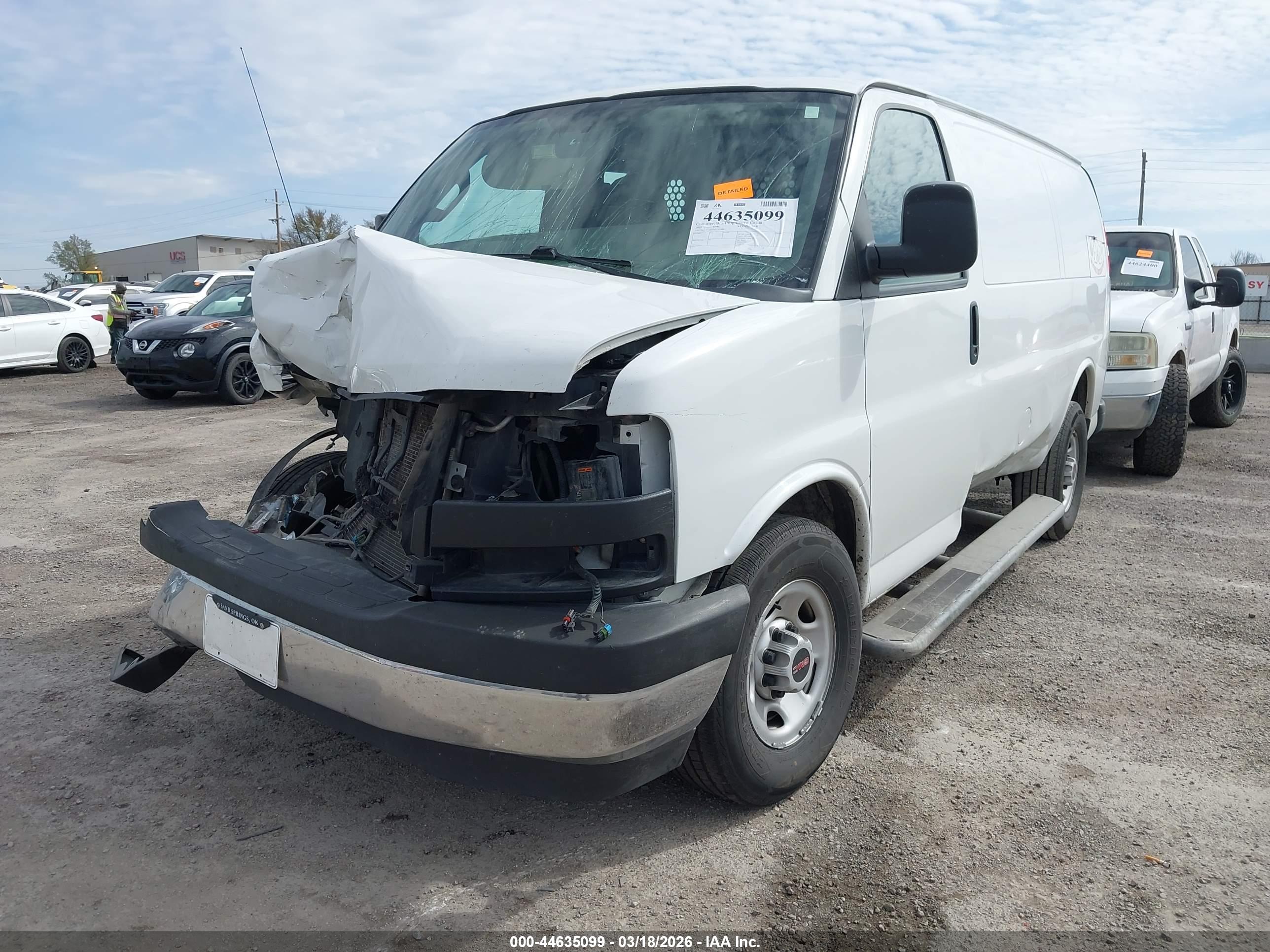 GMC SAVANA image 2