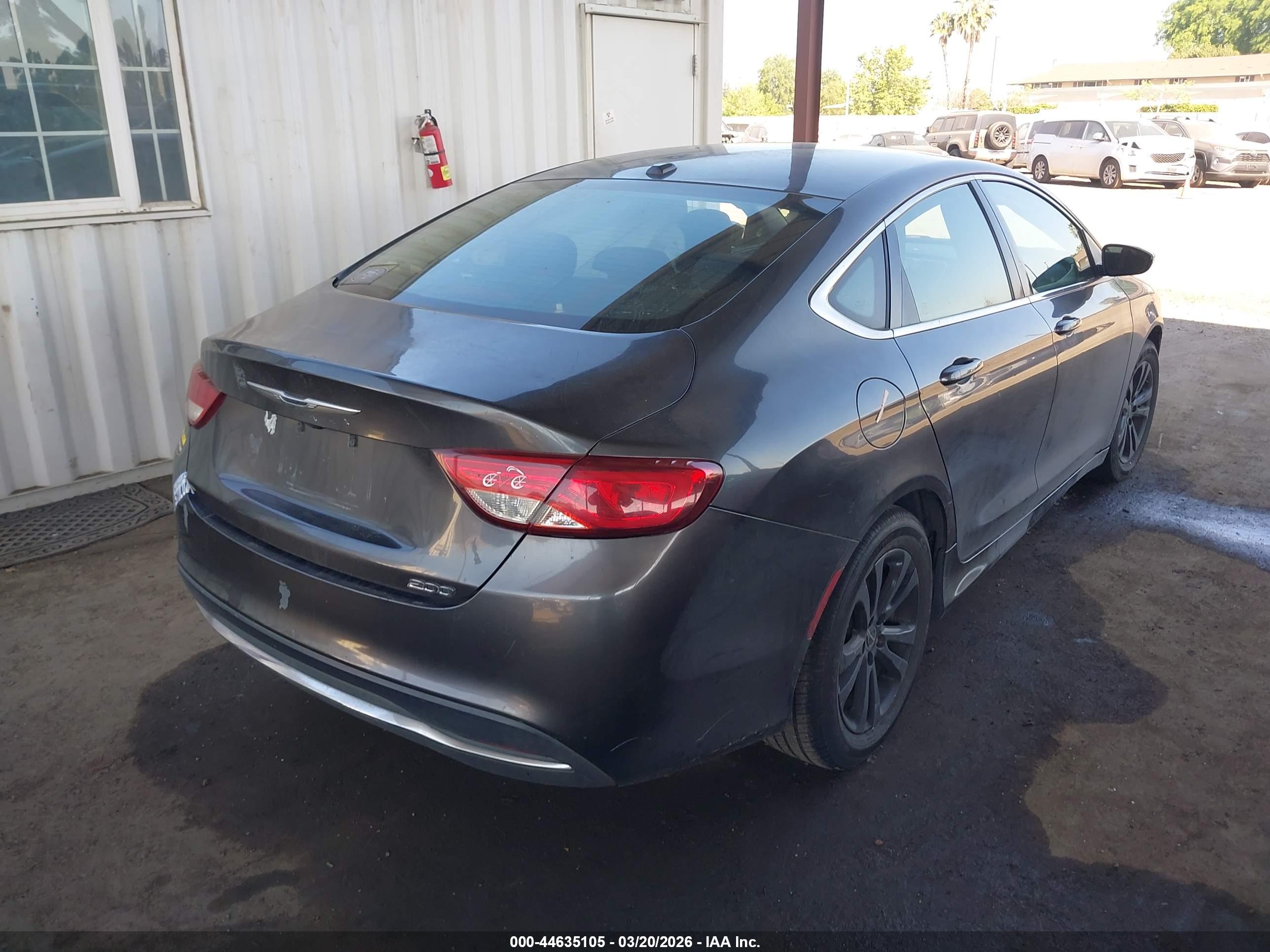 CHRYSLER 200 image 4