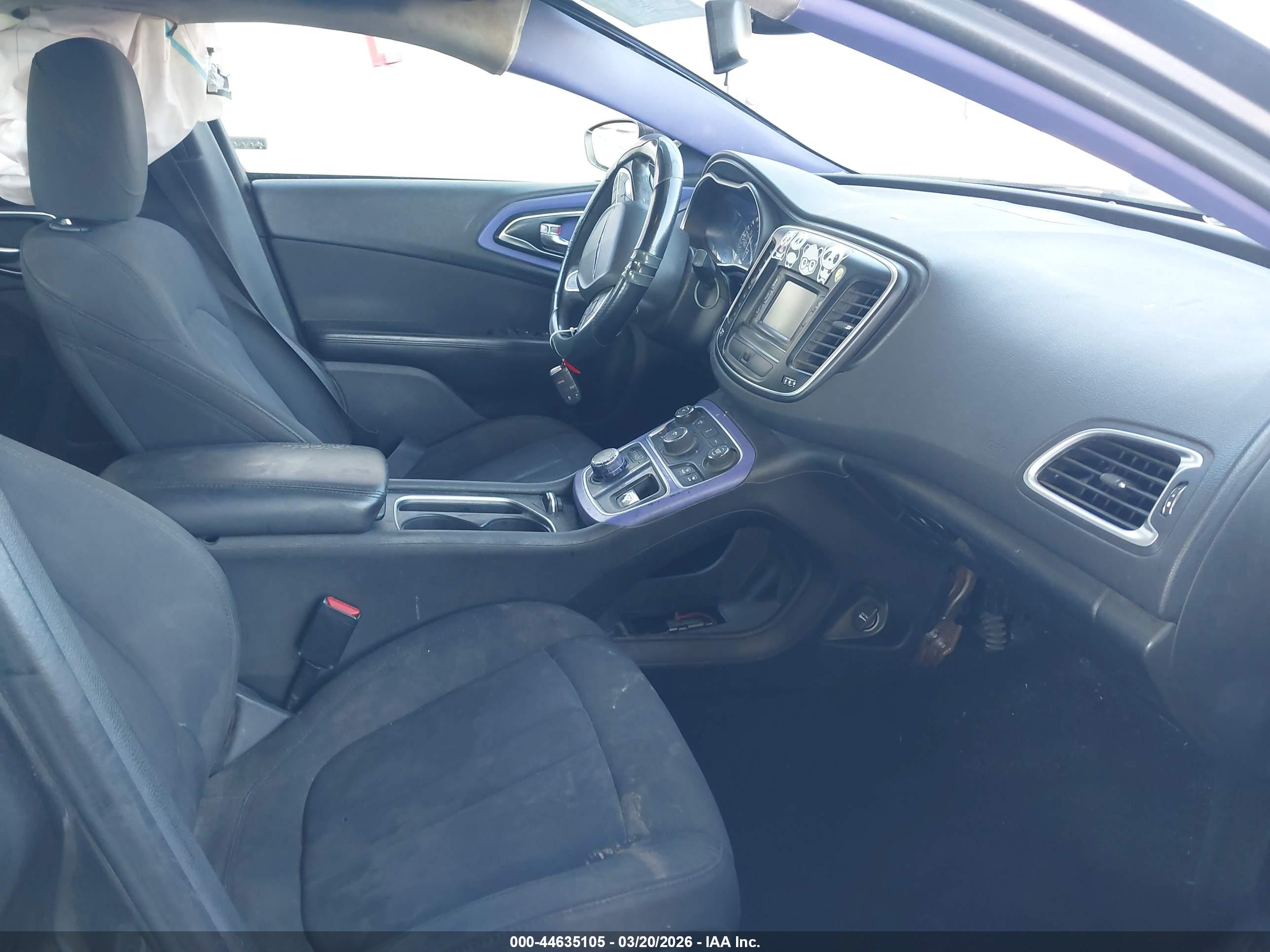 CHRYSLER 200 image 5