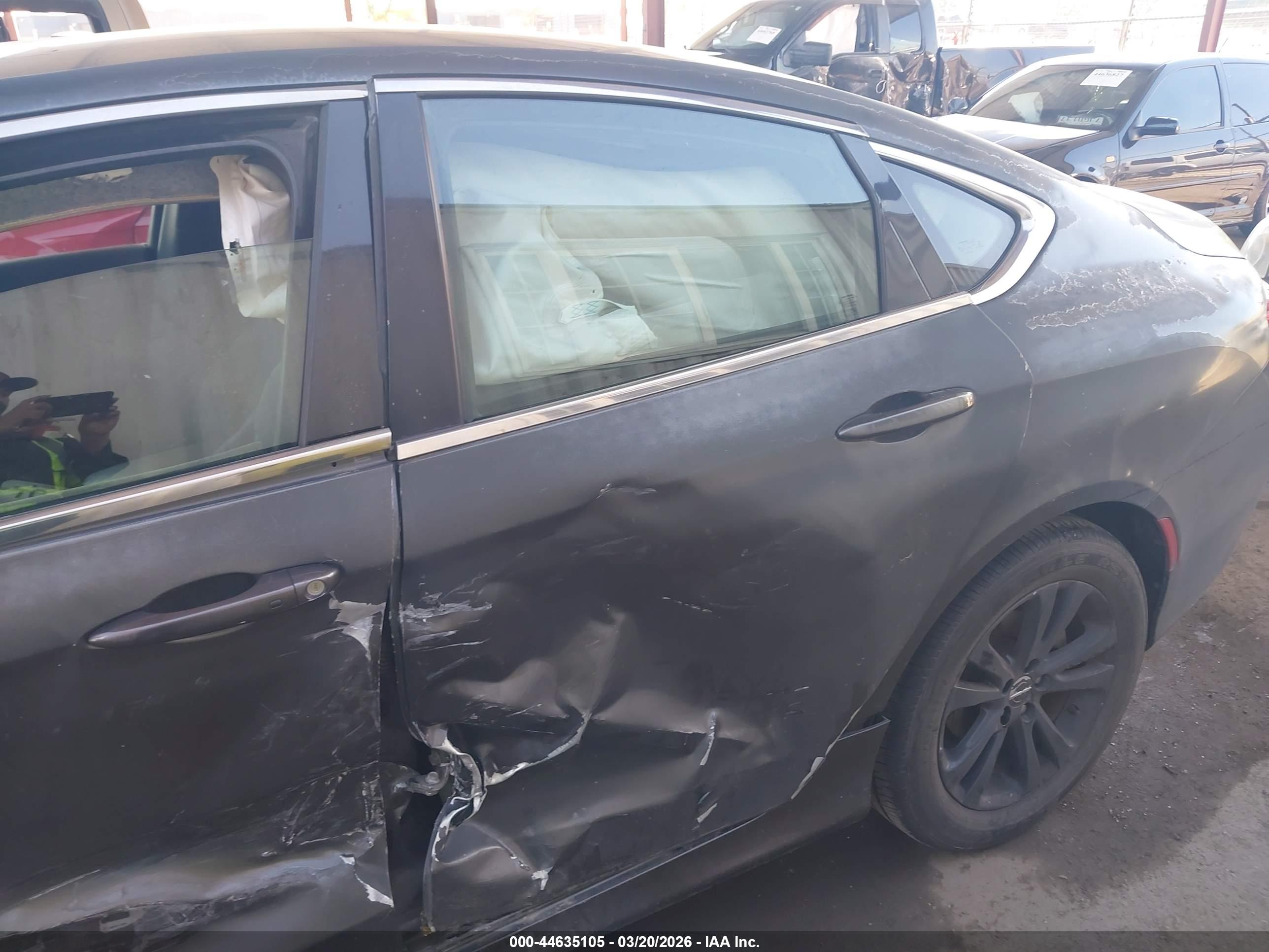 CHRYSLER 200 image 6