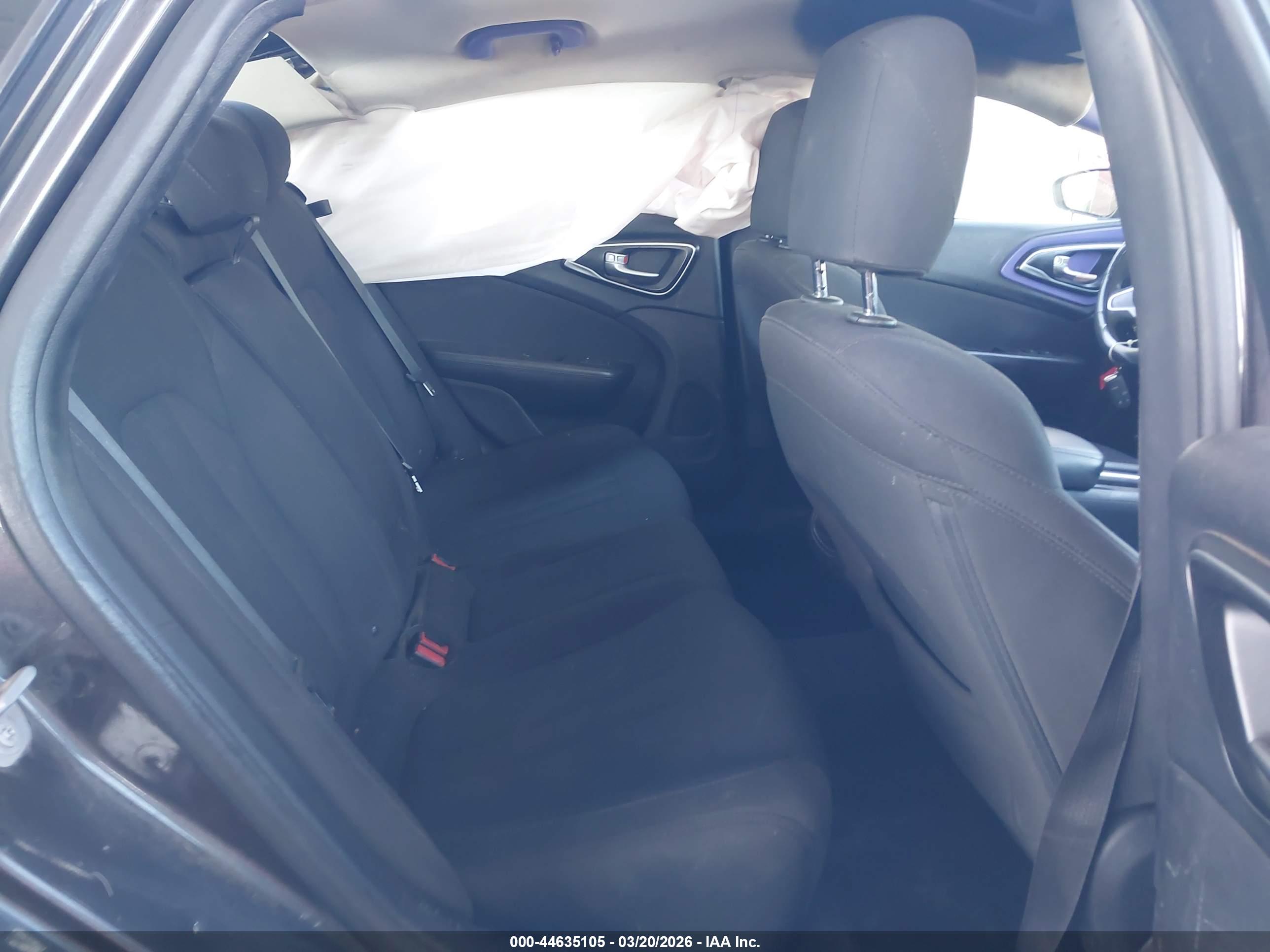 CHRYSLER 200 image 8