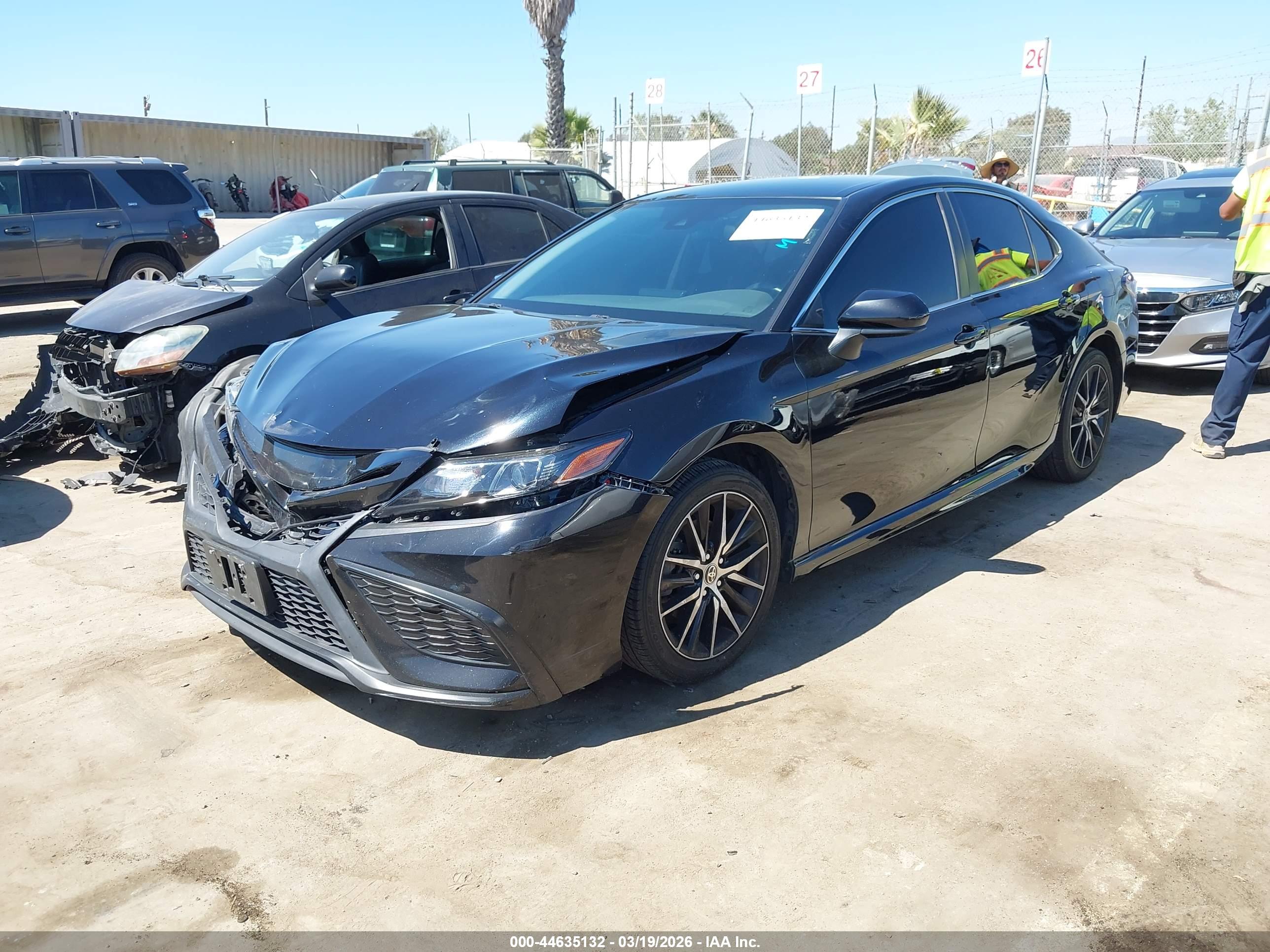 TOYOTA CAMRY image 2