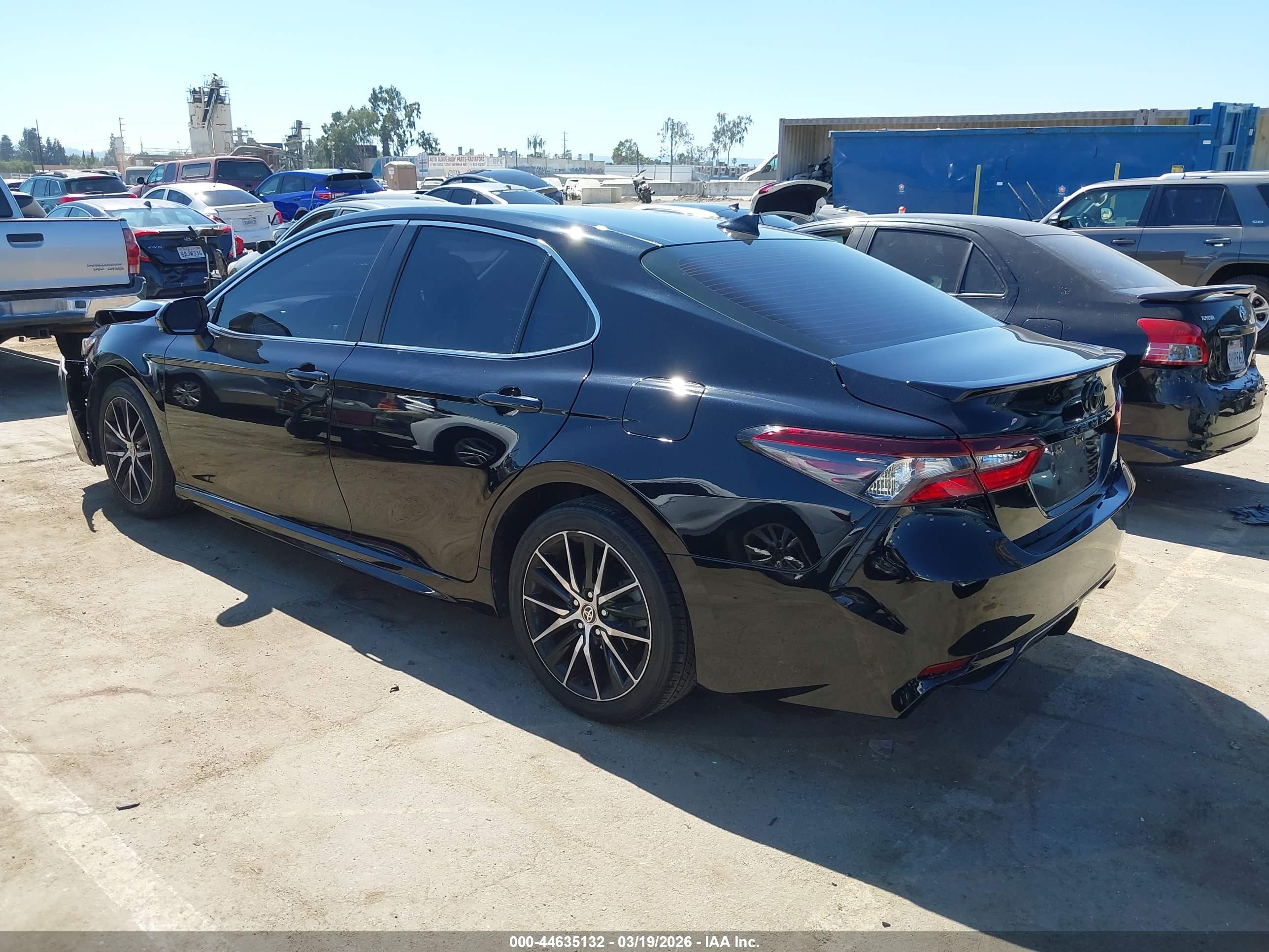 TOYOTA CAMRY image 3