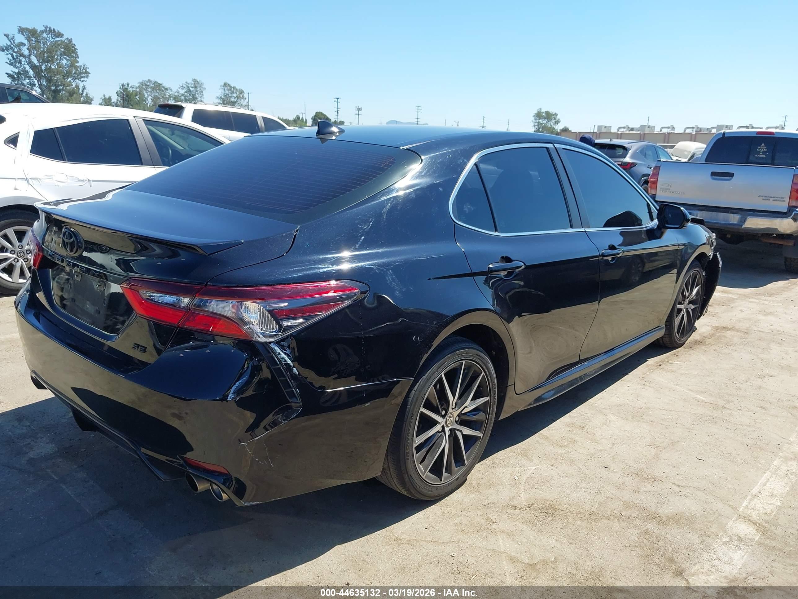 TOYOTA CAMRY image 4
