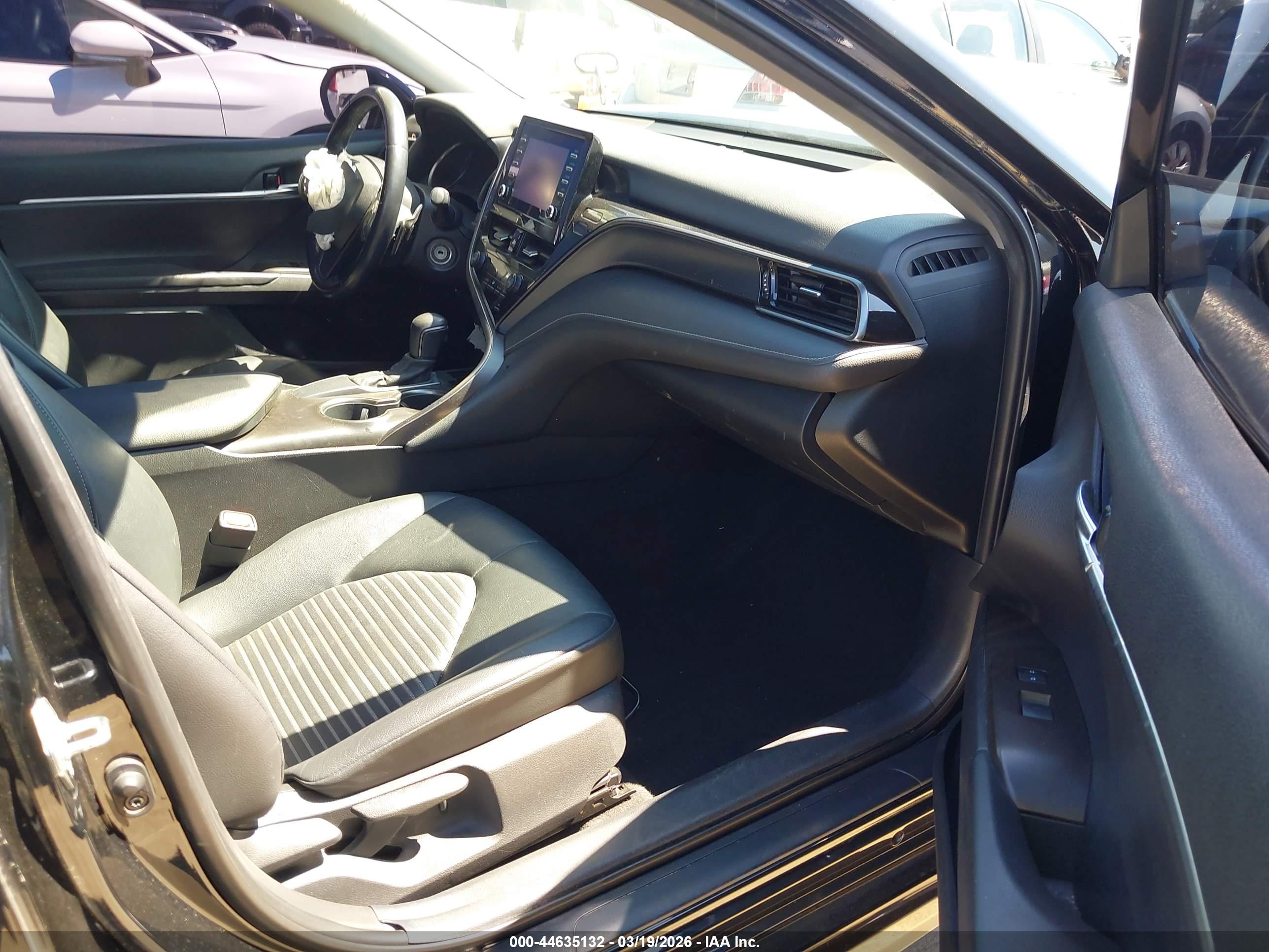 TOYOTA CAMRY image 5