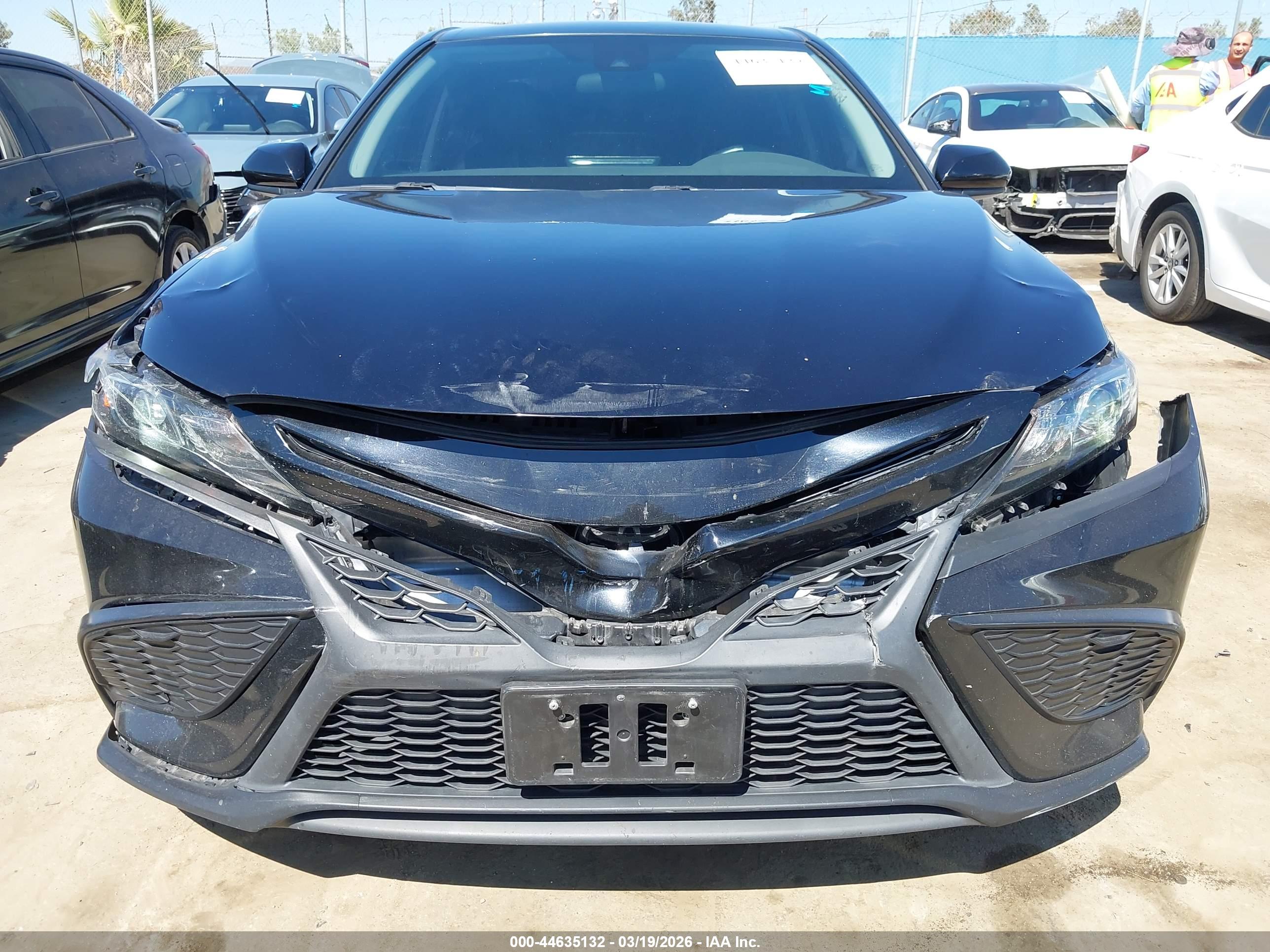 TOYOTA CAMRY image 6