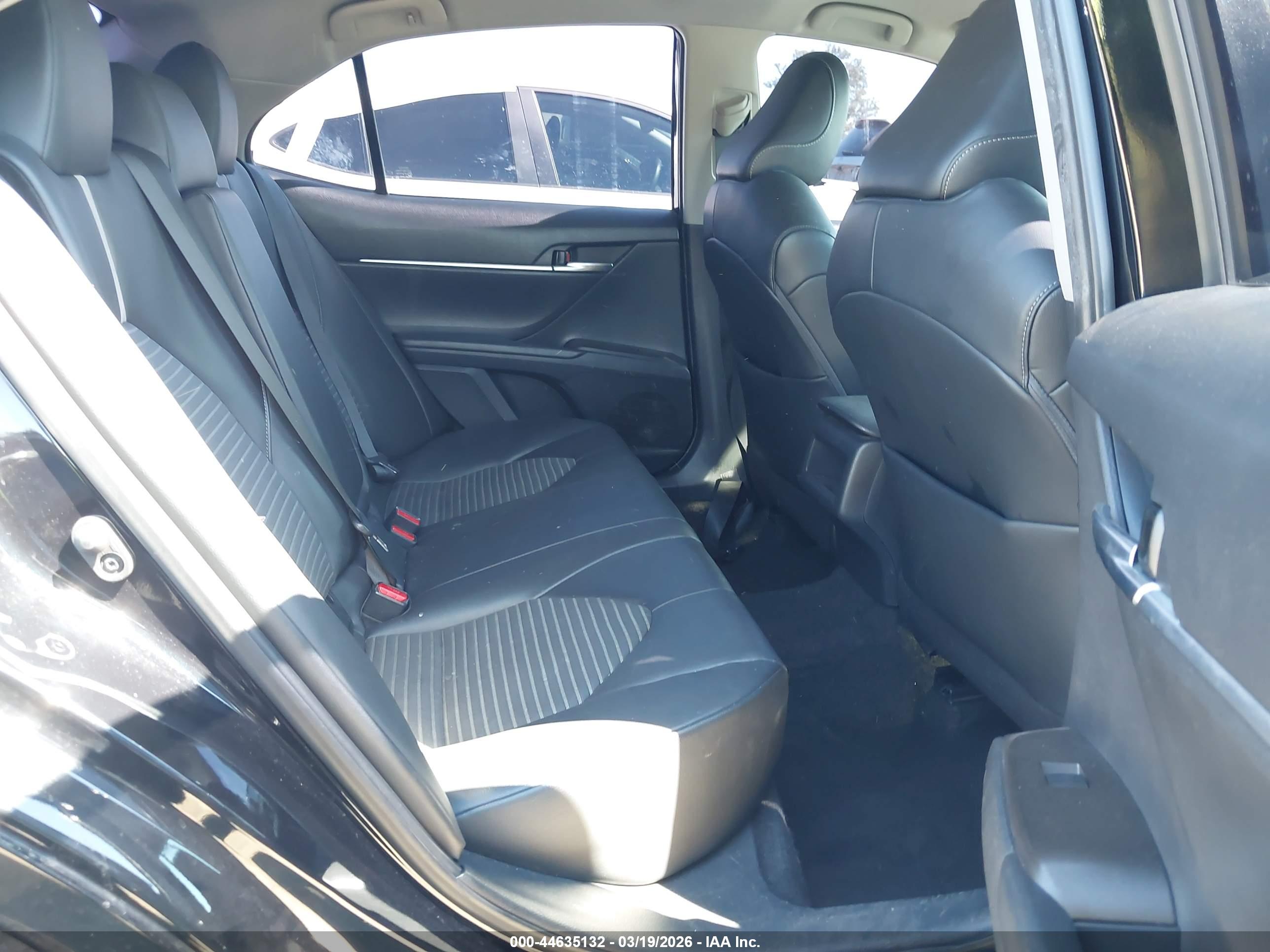 TOYOTA CAMRY image 8