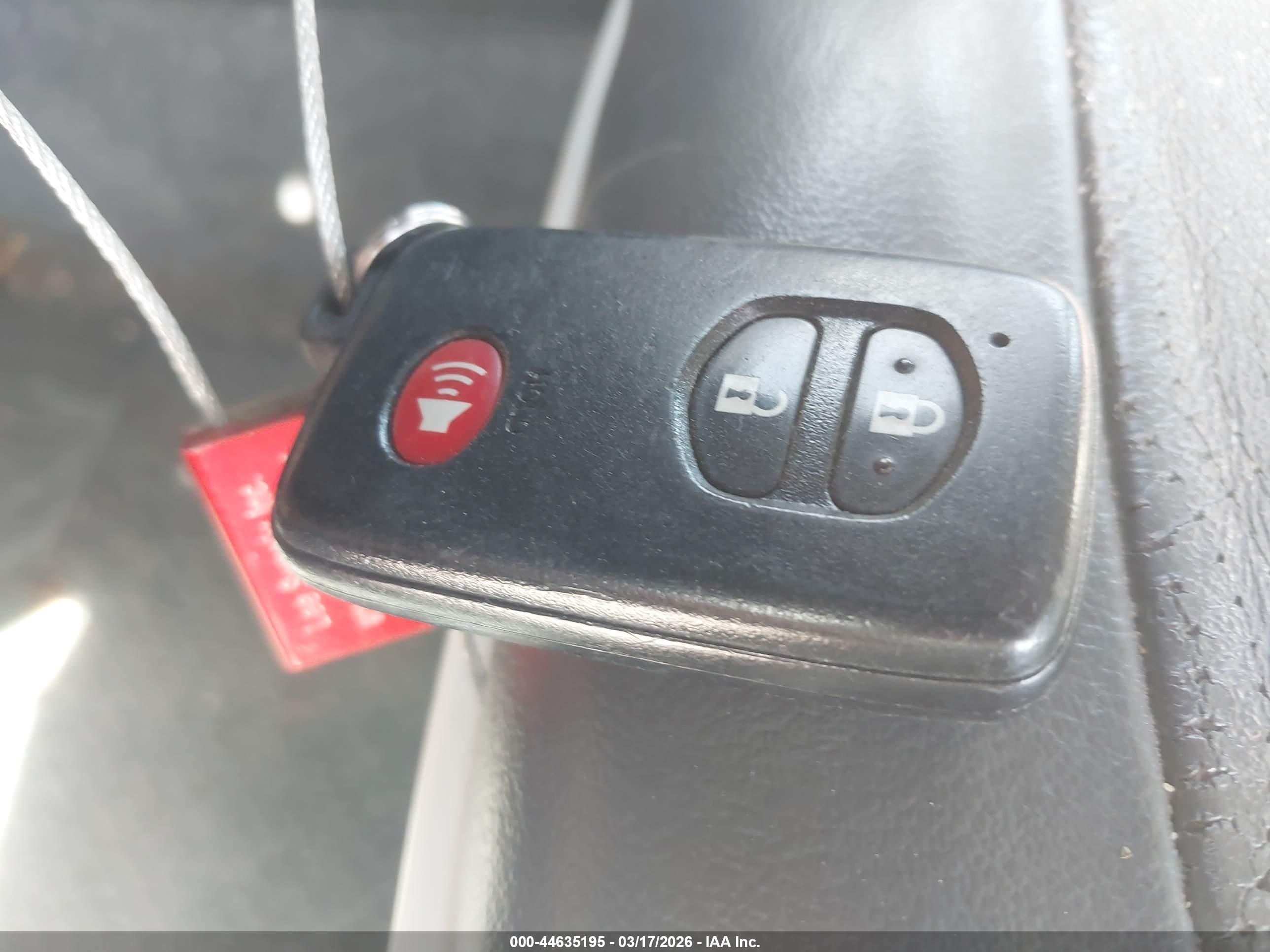 TOYOTA PRIUS image 11