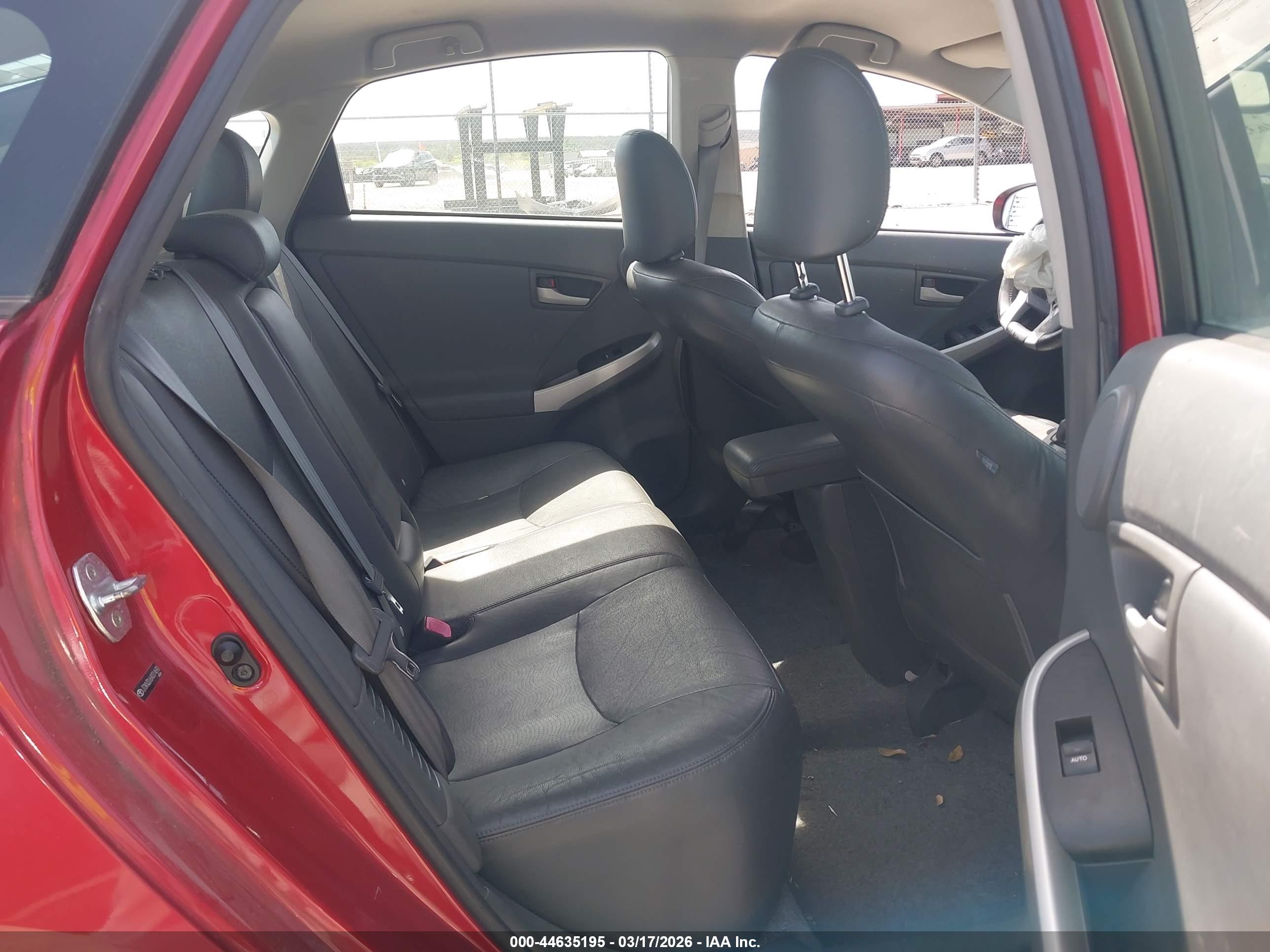 TOYOTA PRIUS image 8