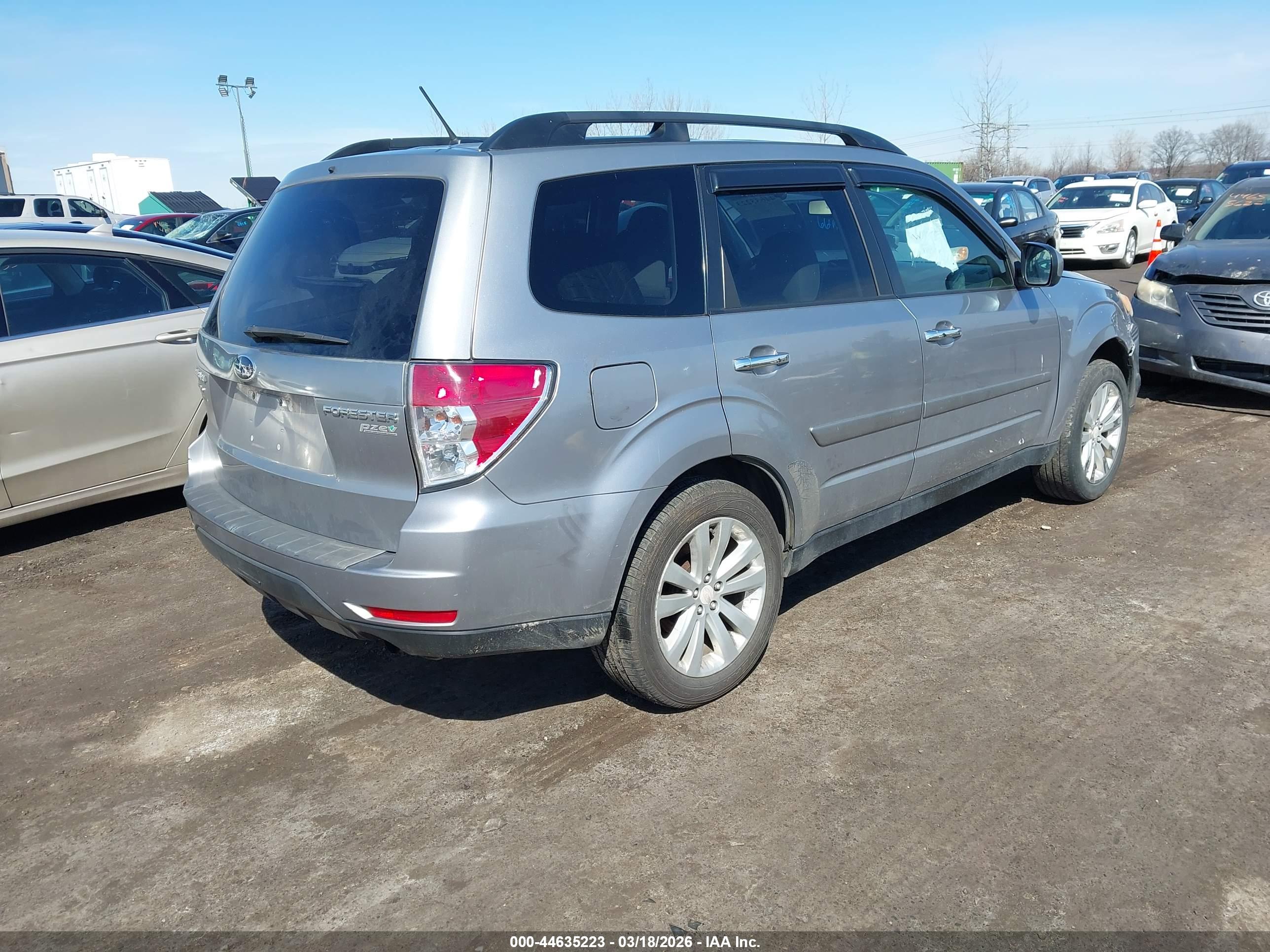 SUBARU FORESTER image 4