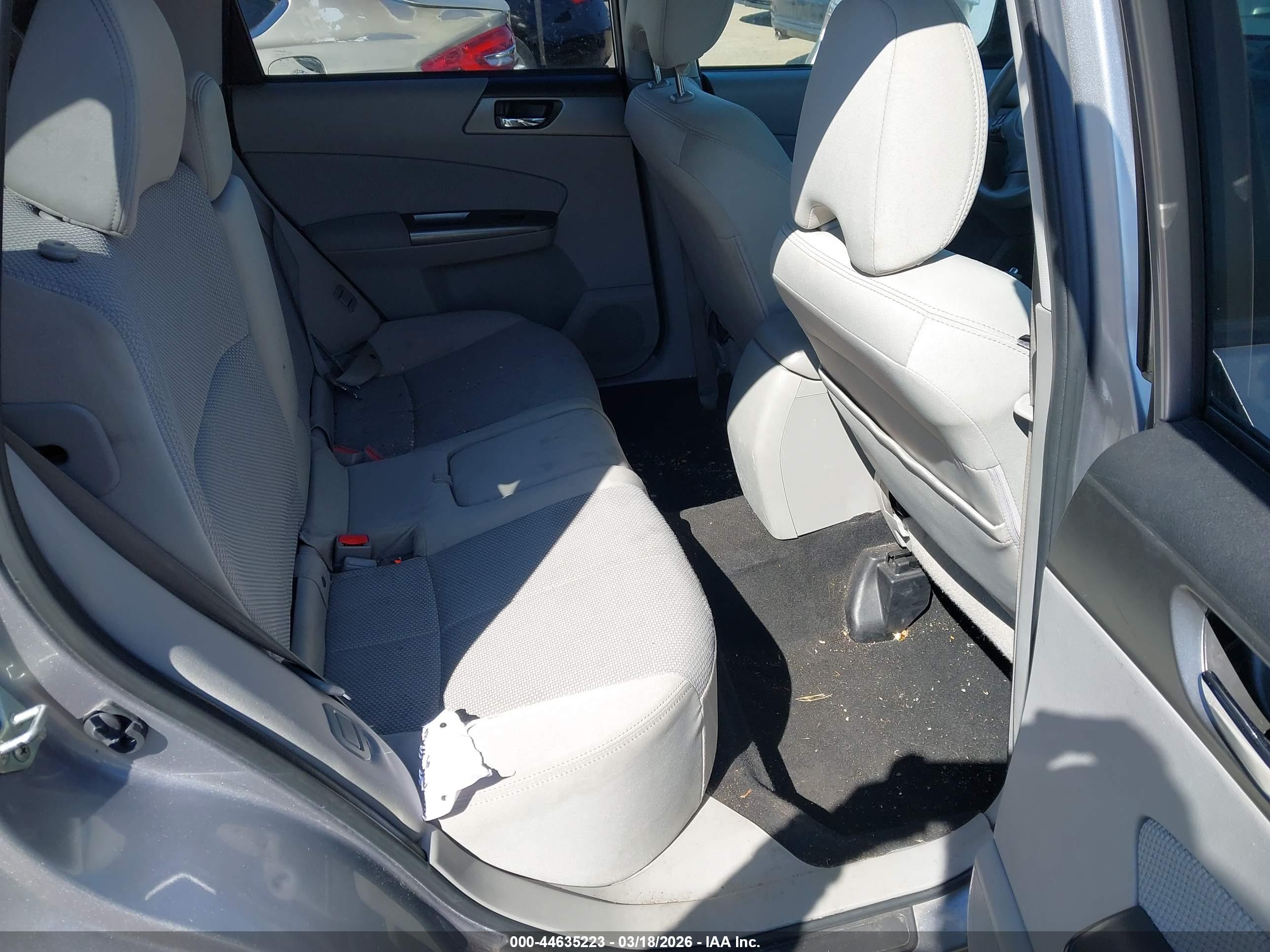 SUBARU FORESTER image 8