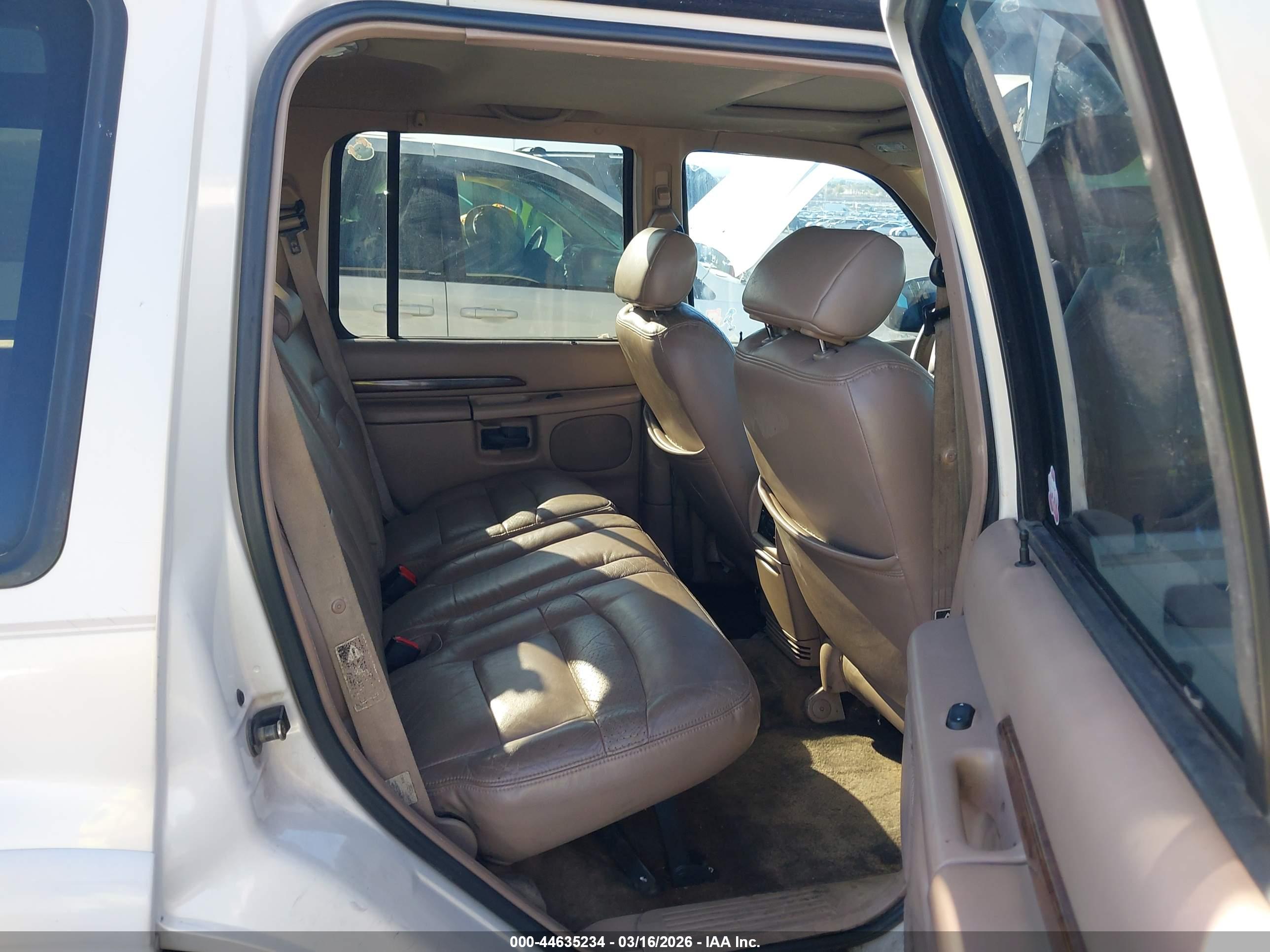 FORD EXPLORER image 8