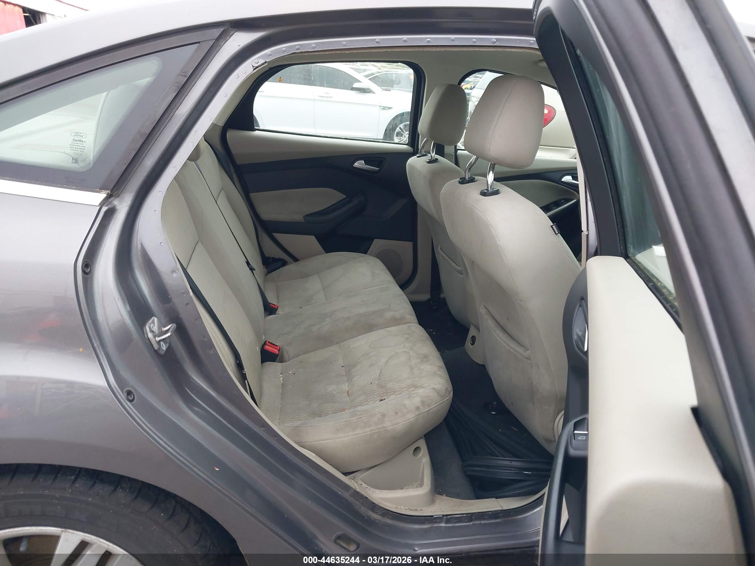 FORD FOCUS image 8