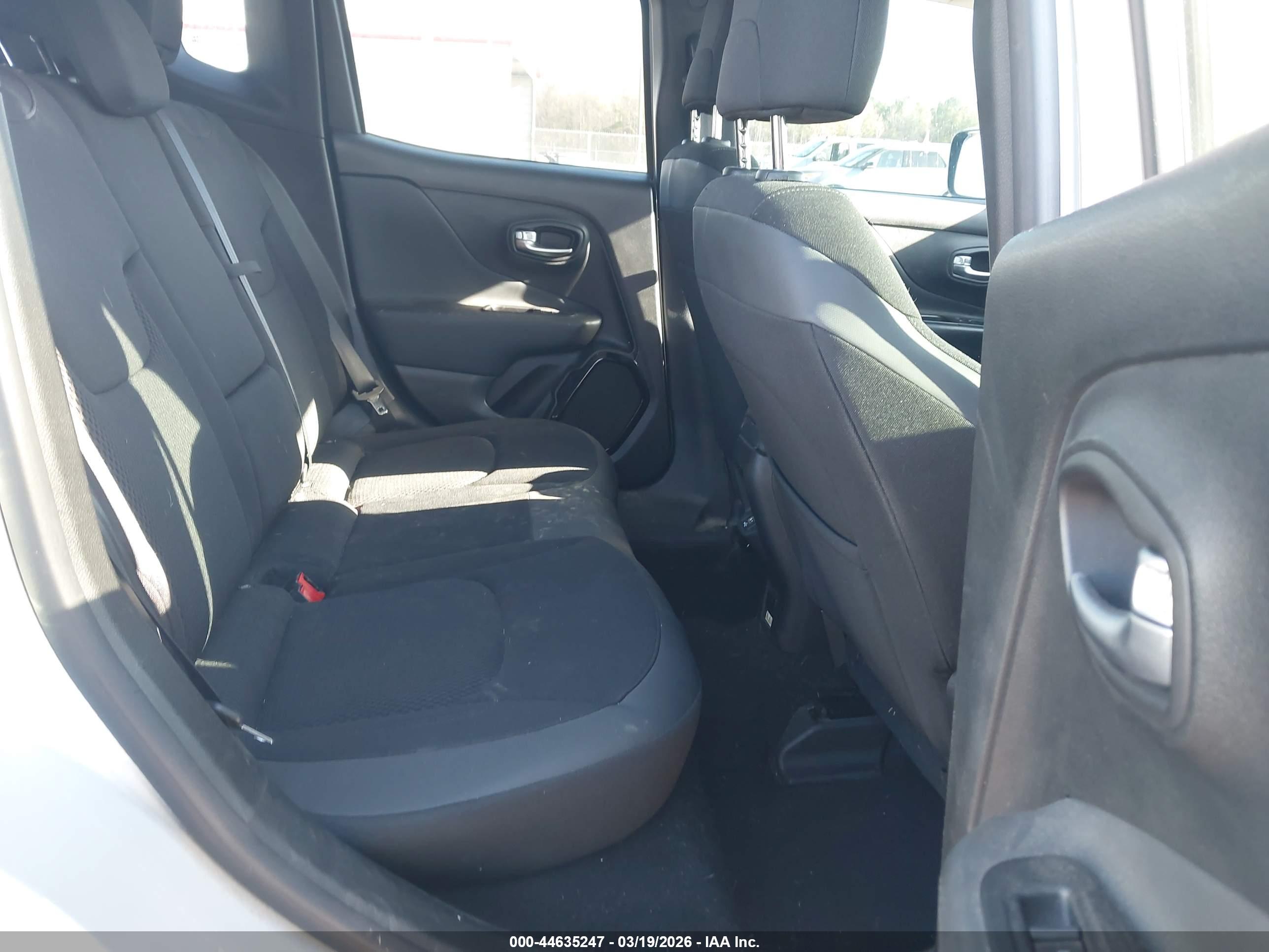 JEEP RENEGADE image 8