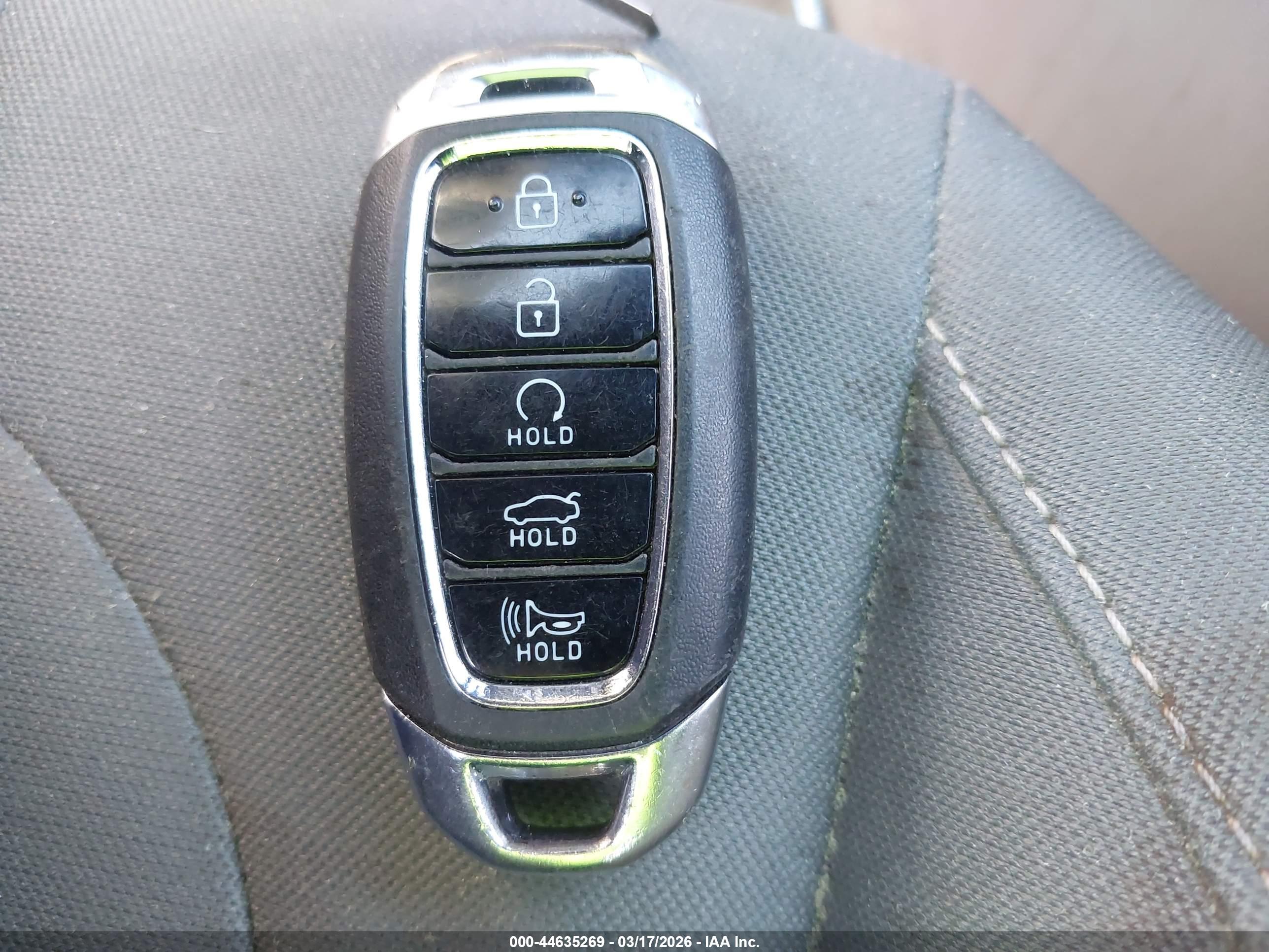 HYUNDAI ELANTRA image 11