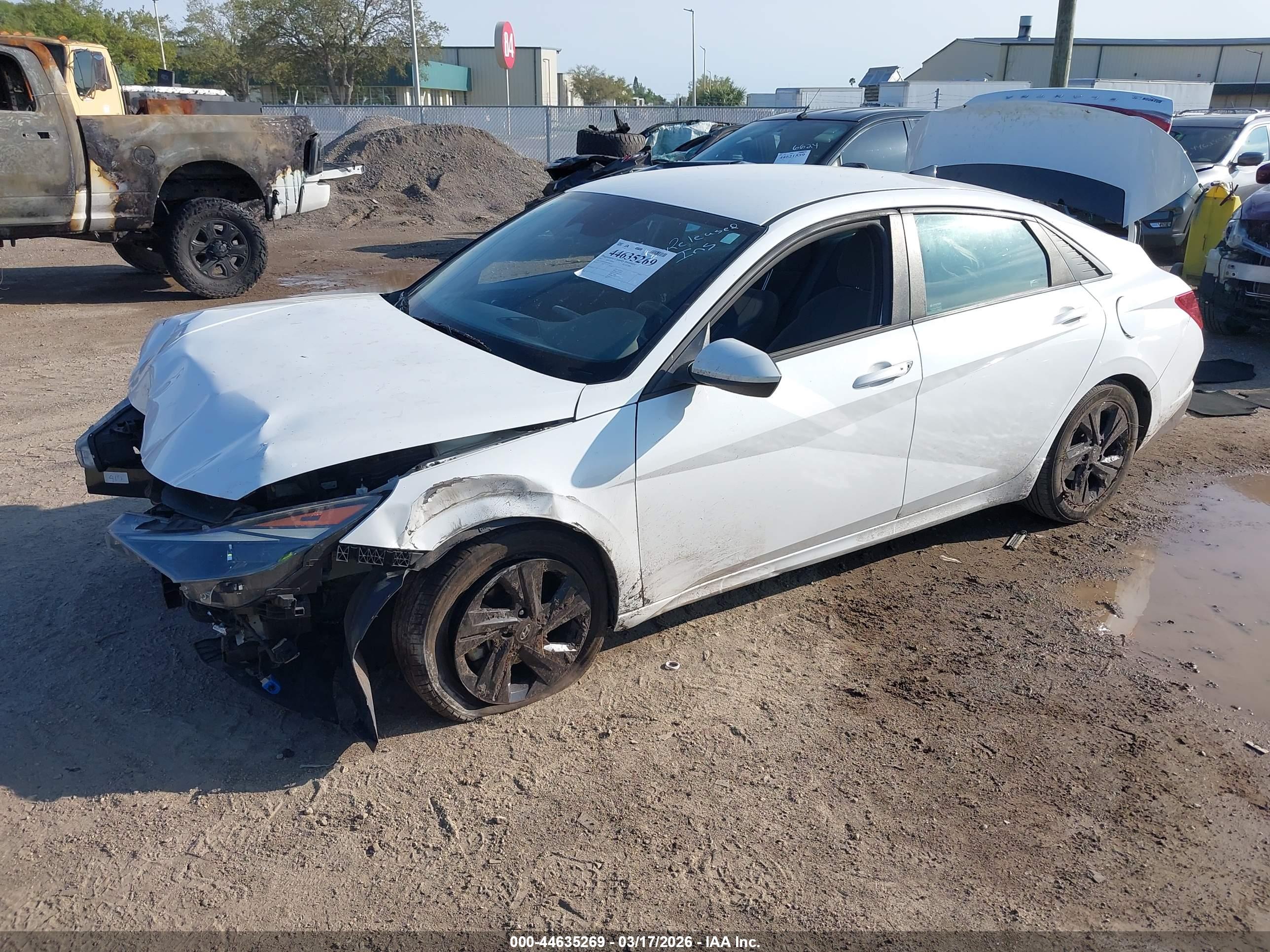 HYUNDAI ELANTRA image 2