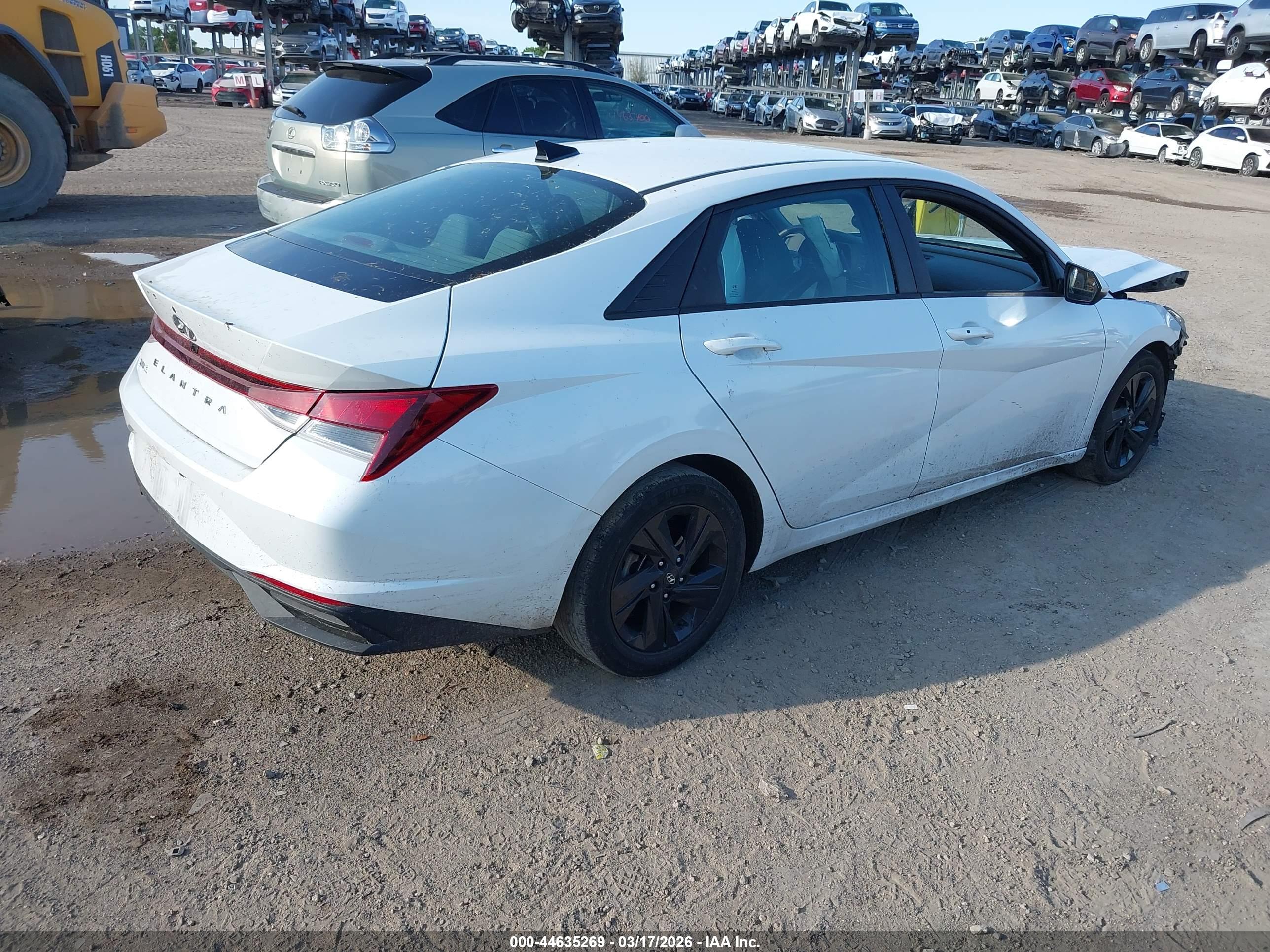 HYUNDAI ELANTRA image 4