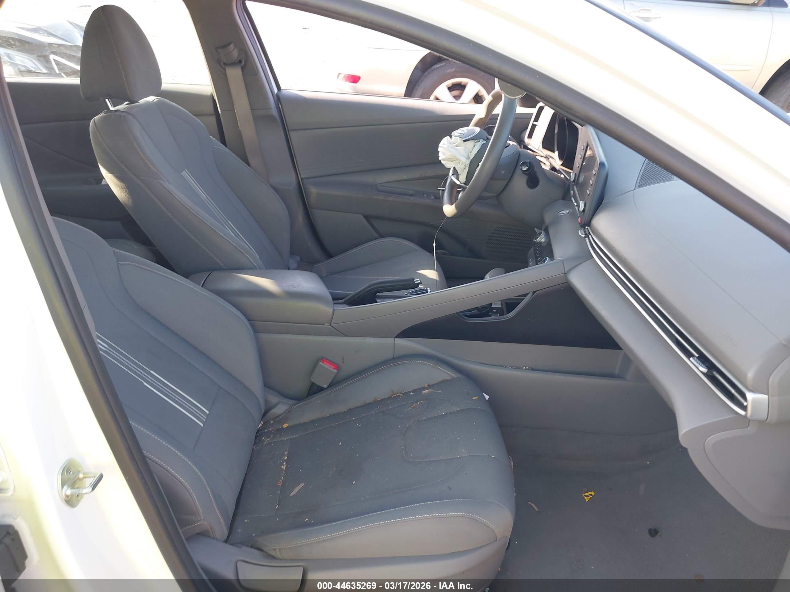 HYUNDAI ELANTRA image 5