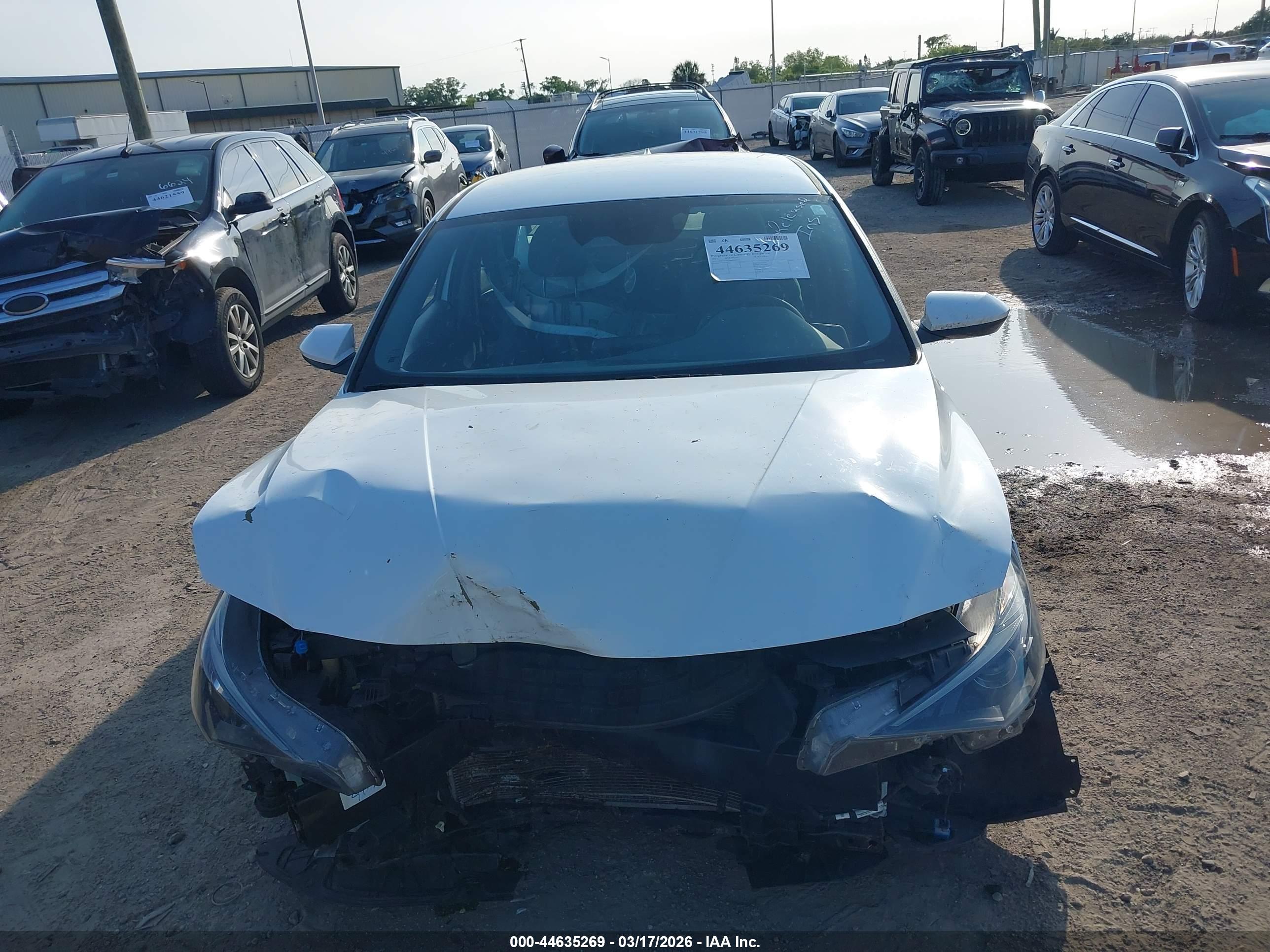 HYUNDAI ELANTRA image 6