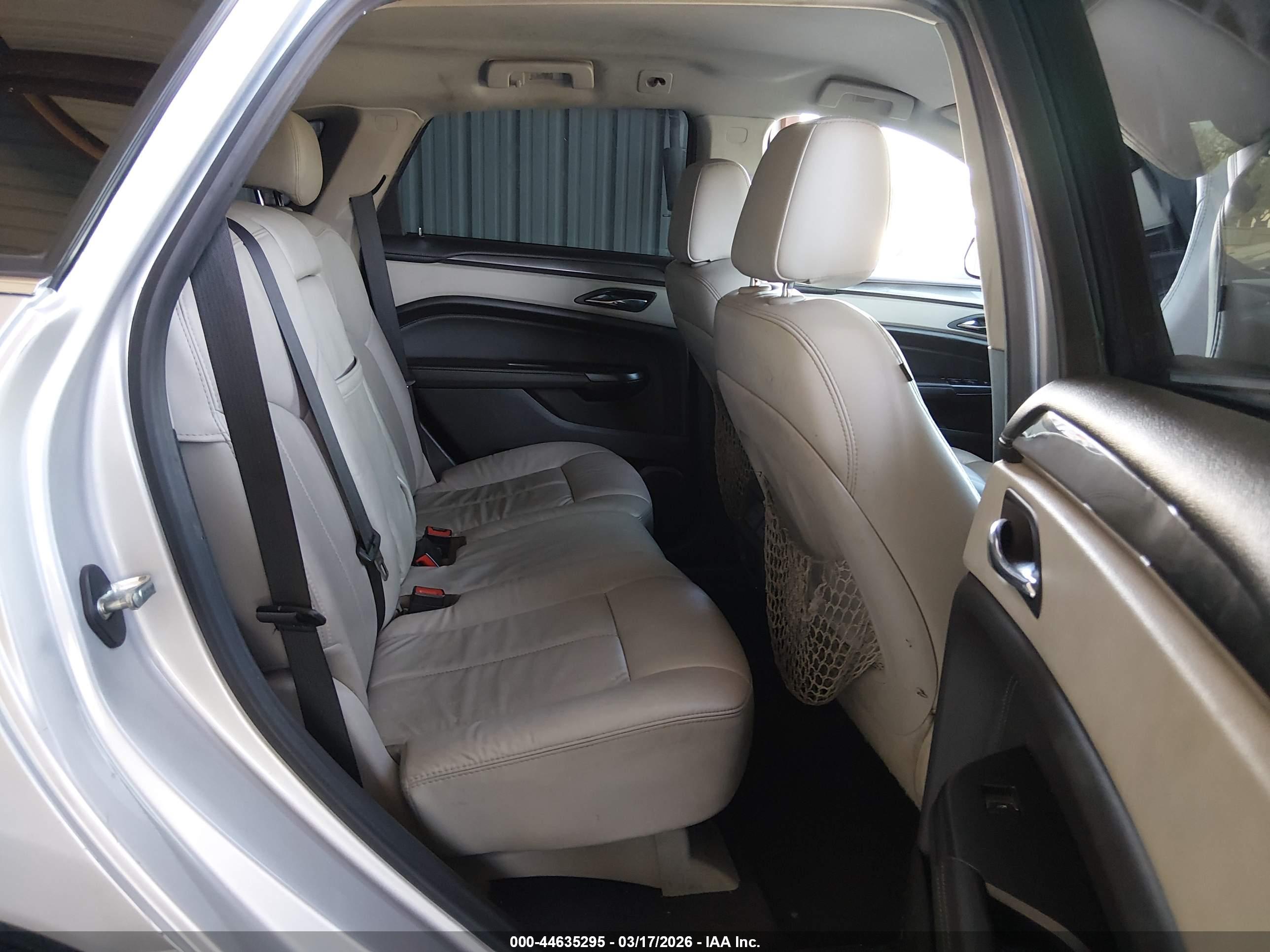 CADILLAC SRX image 8