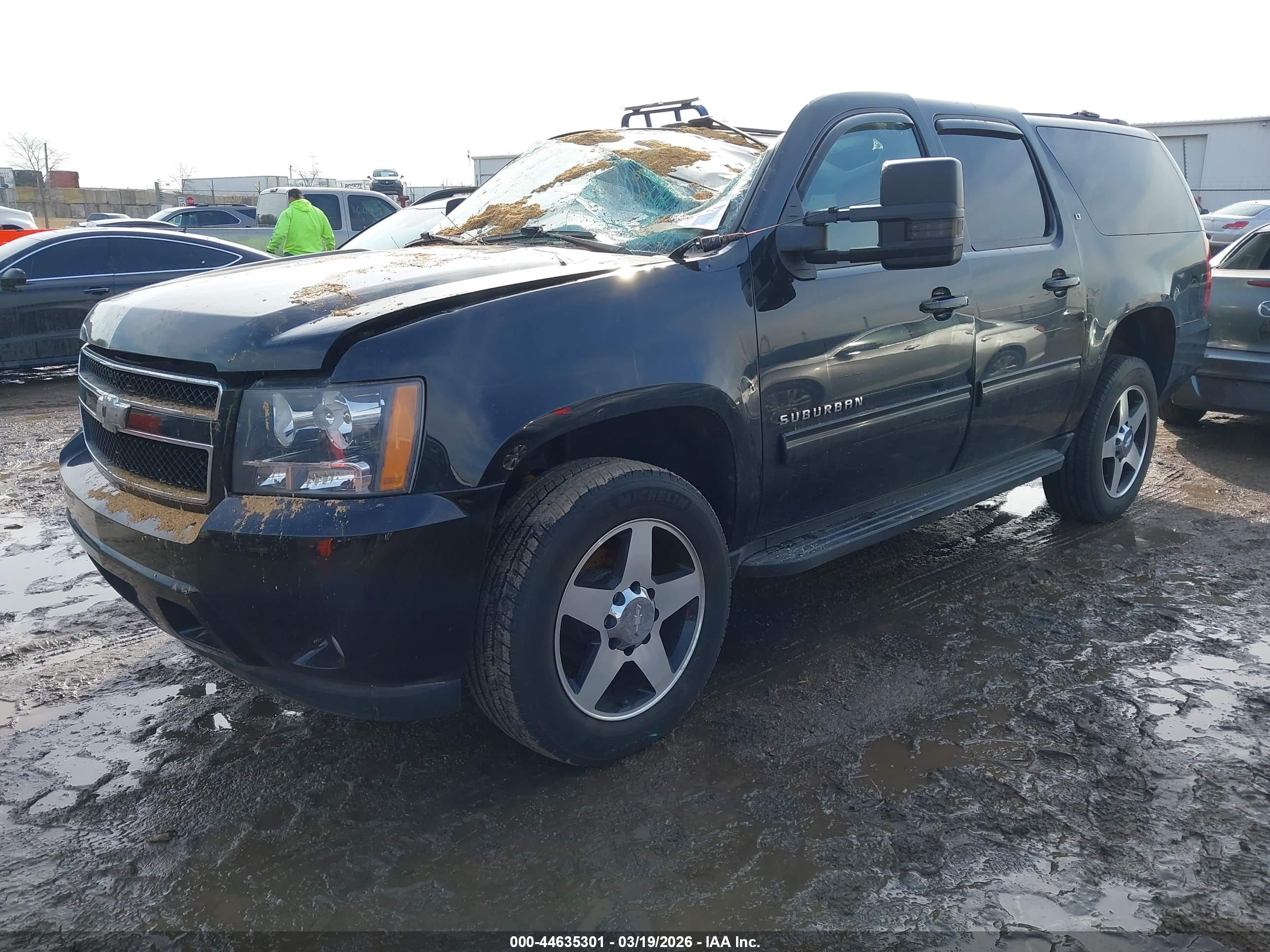 CHEVROLET SUBURBAN image 2