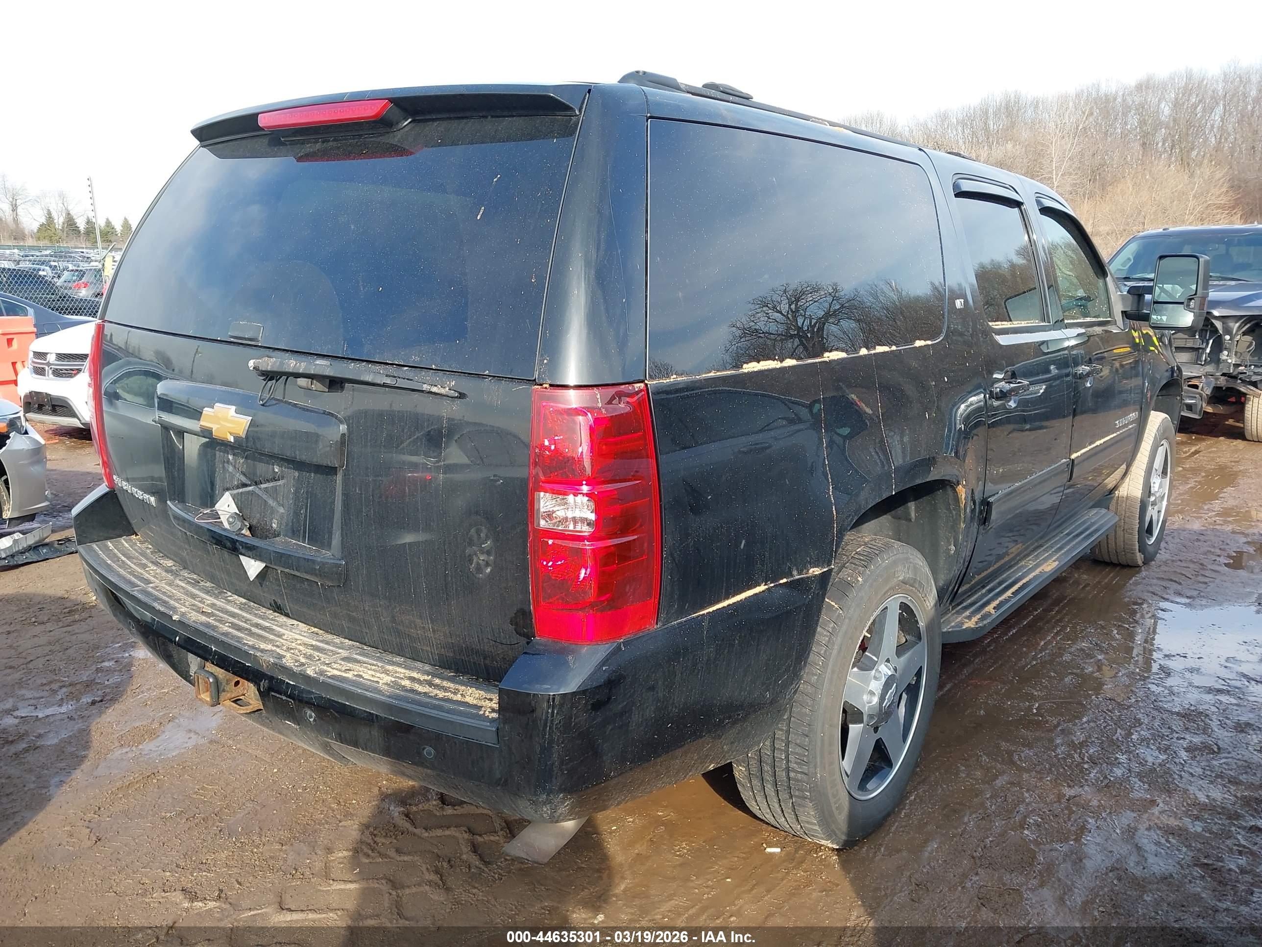 CHEVROLET SUBURBAN image 4